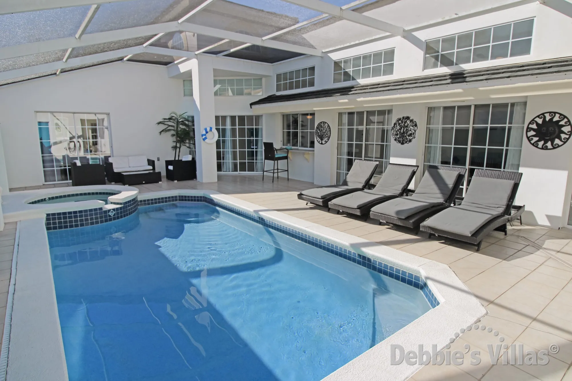 Kissimmee villa with a secluded southeast-facing pool and spa