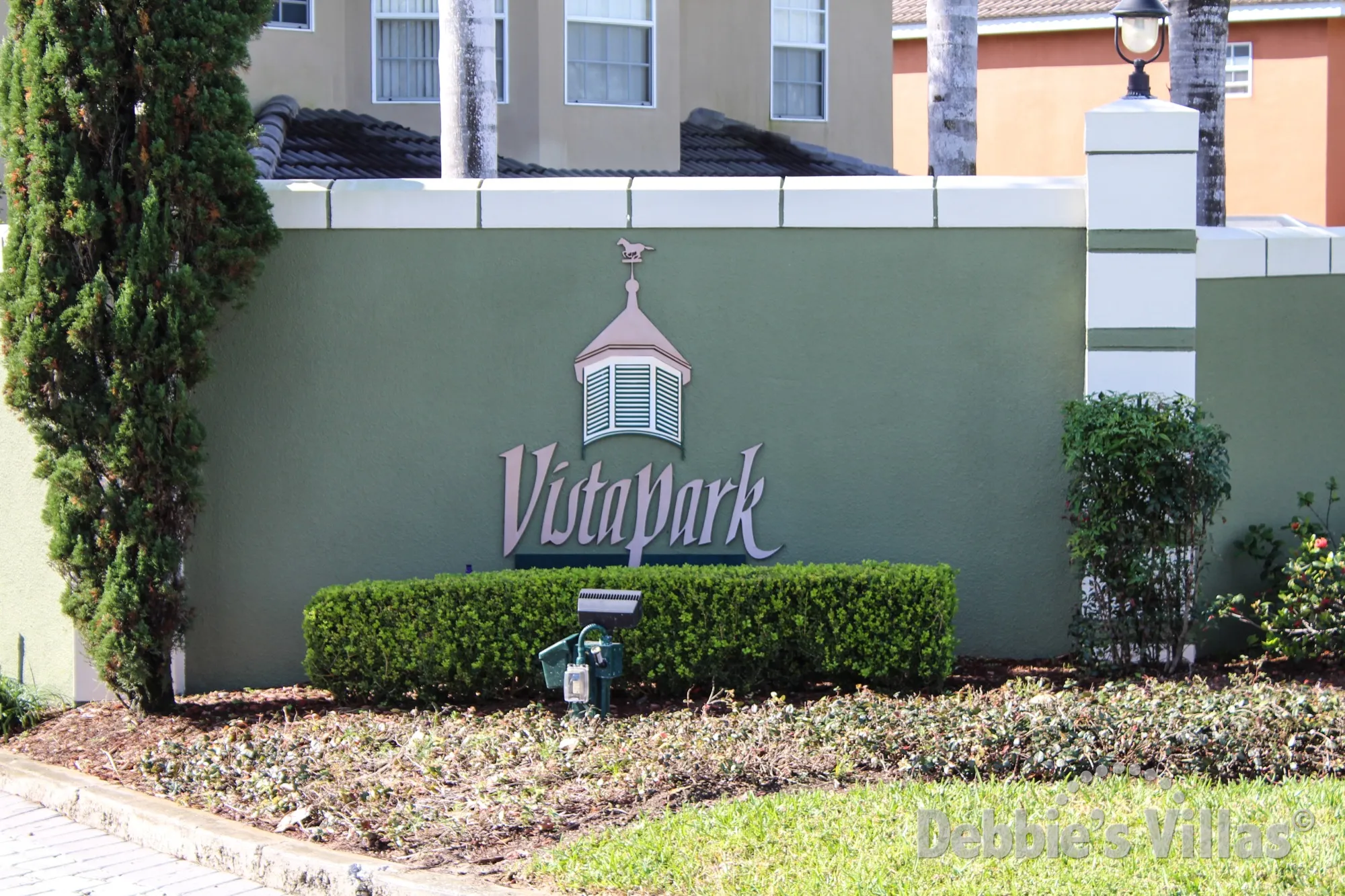 Gated community of Vista Park, close to Disney World, range of private villas to rent