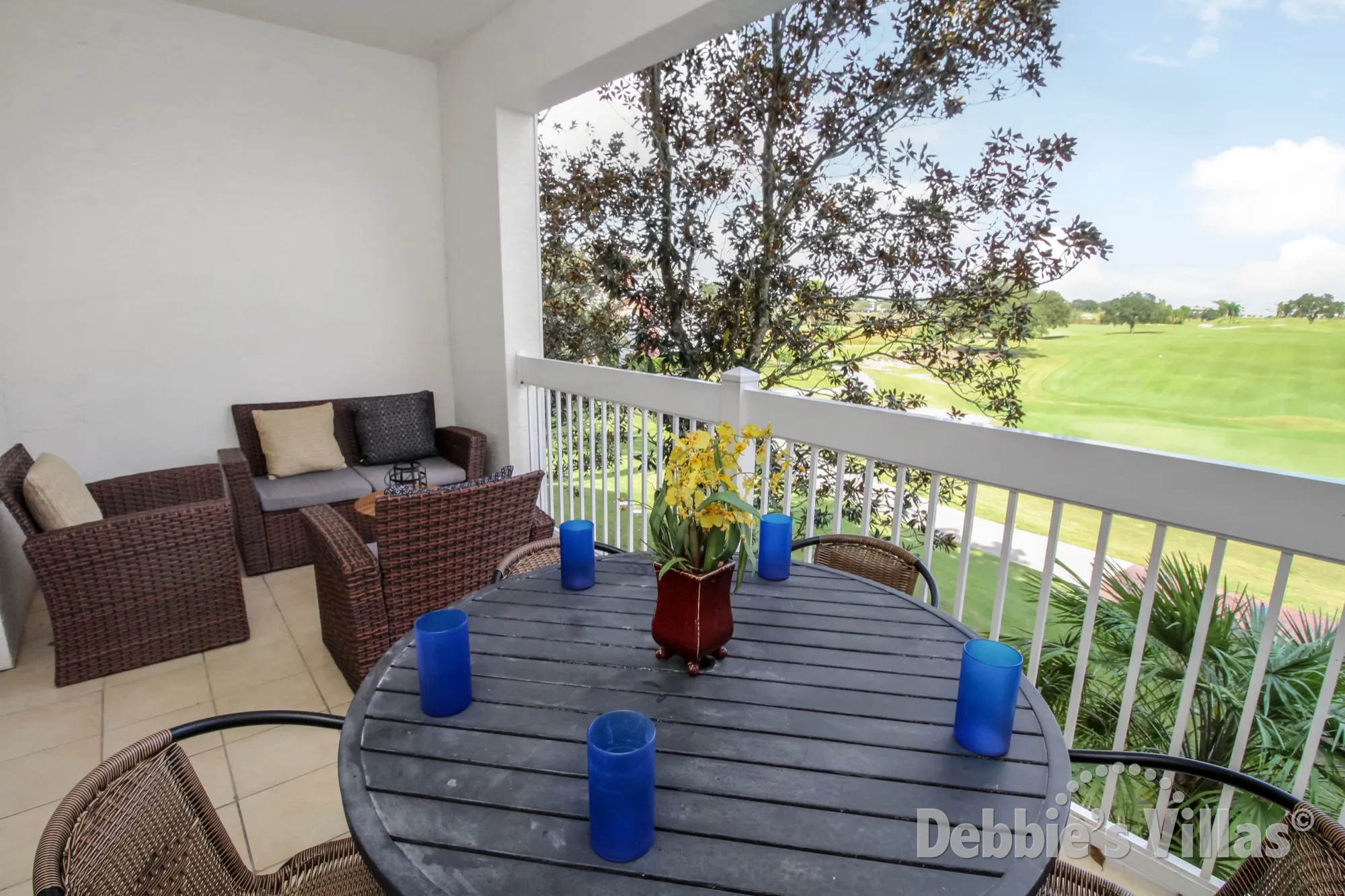 Seating options on the balcony