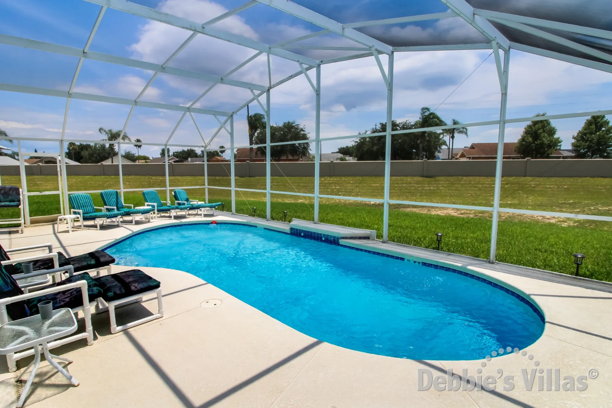 Vacation villa in Davenport with no rear neighbours overlooking the southwest-facing pool