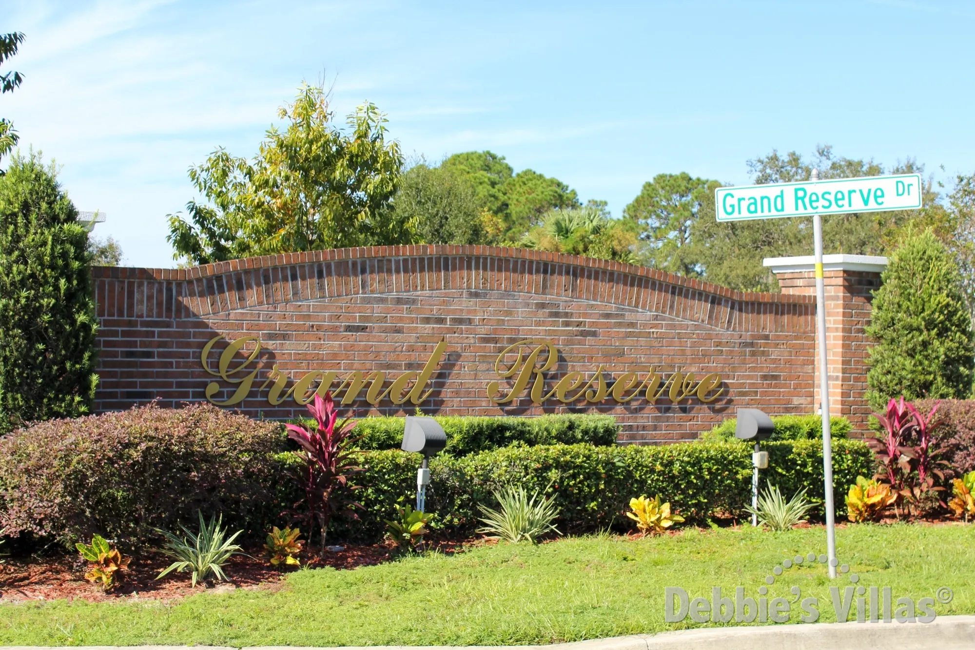 Wide selection of Orlando villas close to Disney on gated Davenport community