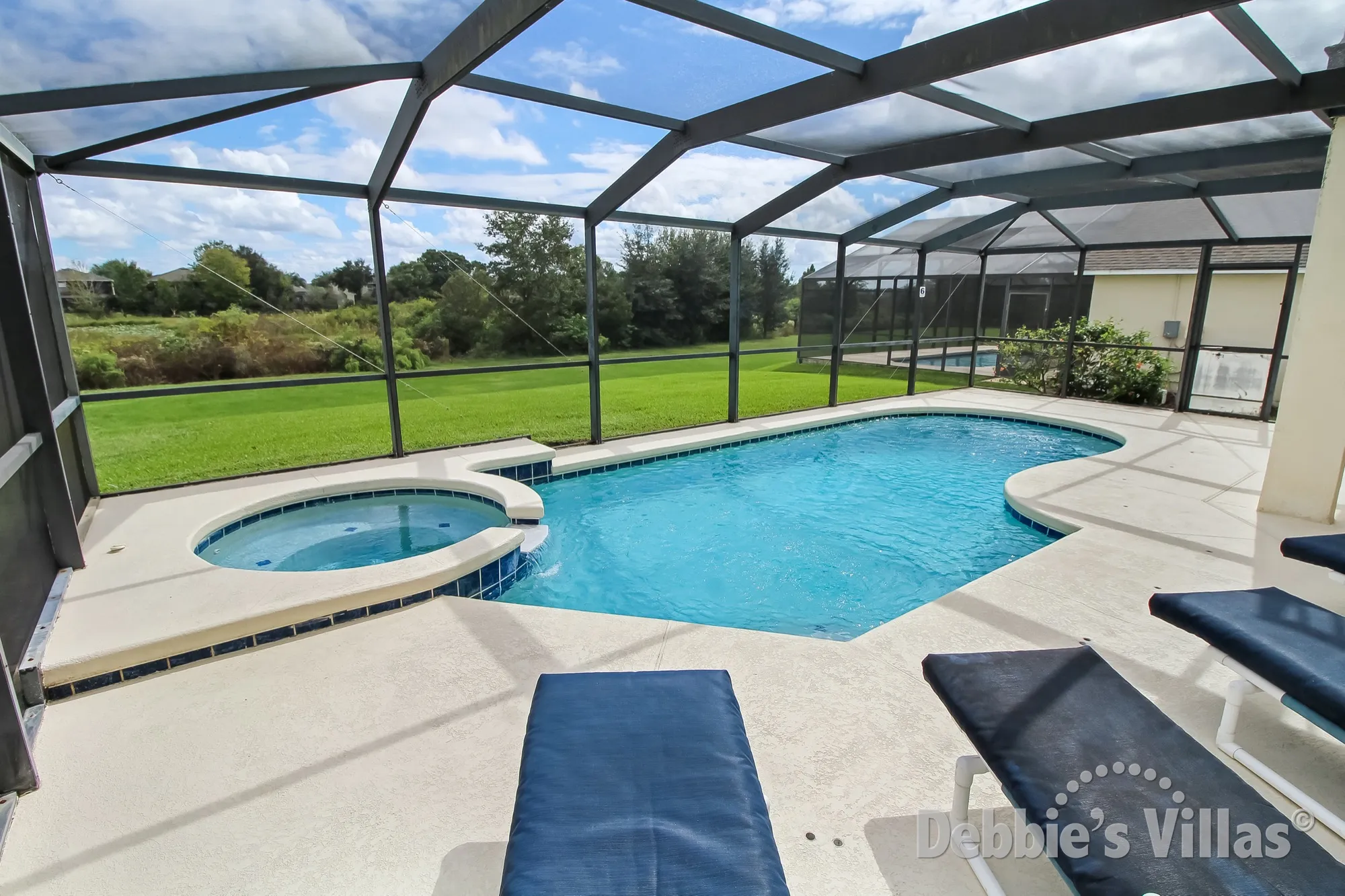 Pool and spa with no rear neighbours on West Haven