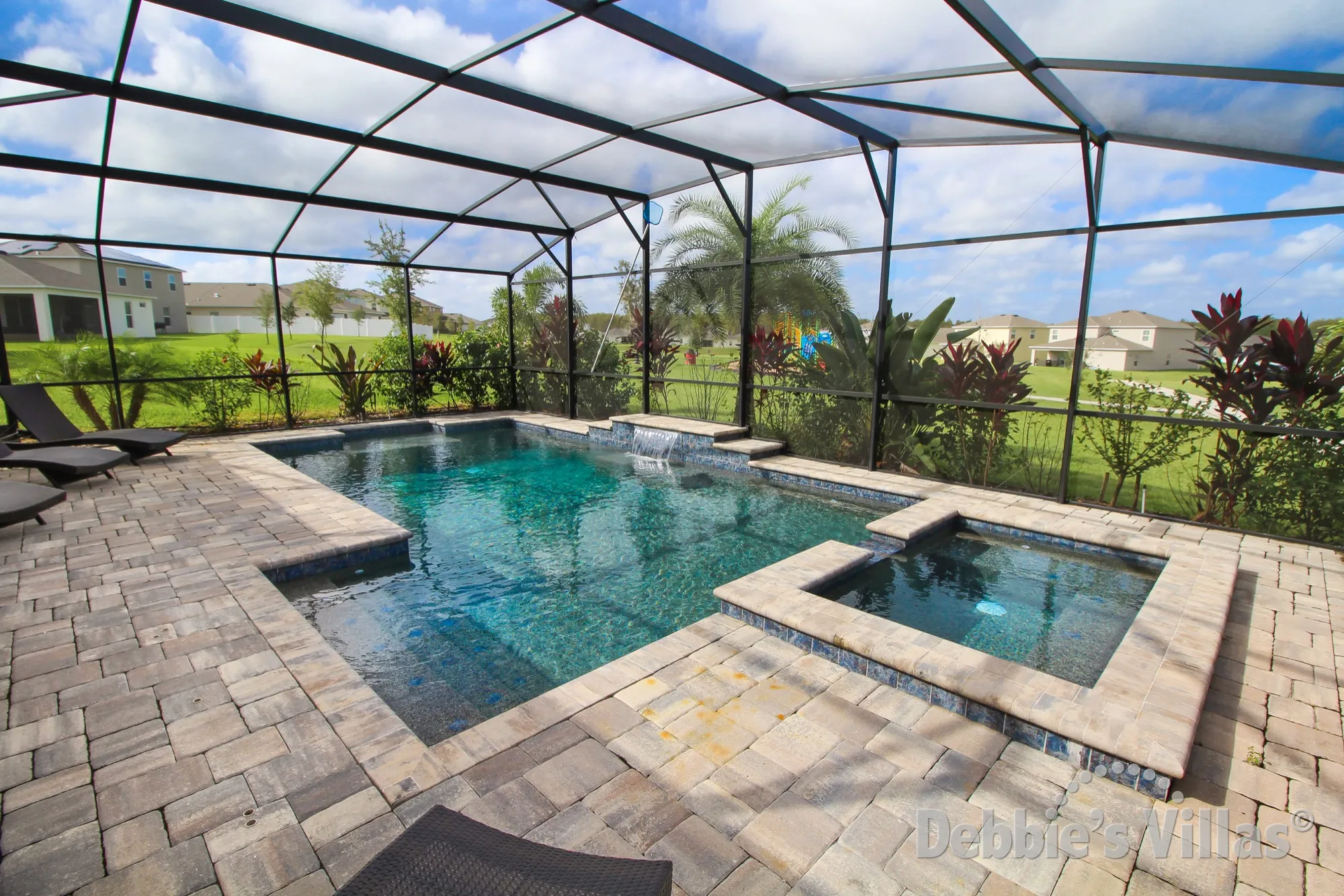 West-facing private pool and spa at this Laurel Estates villa in Davenport
