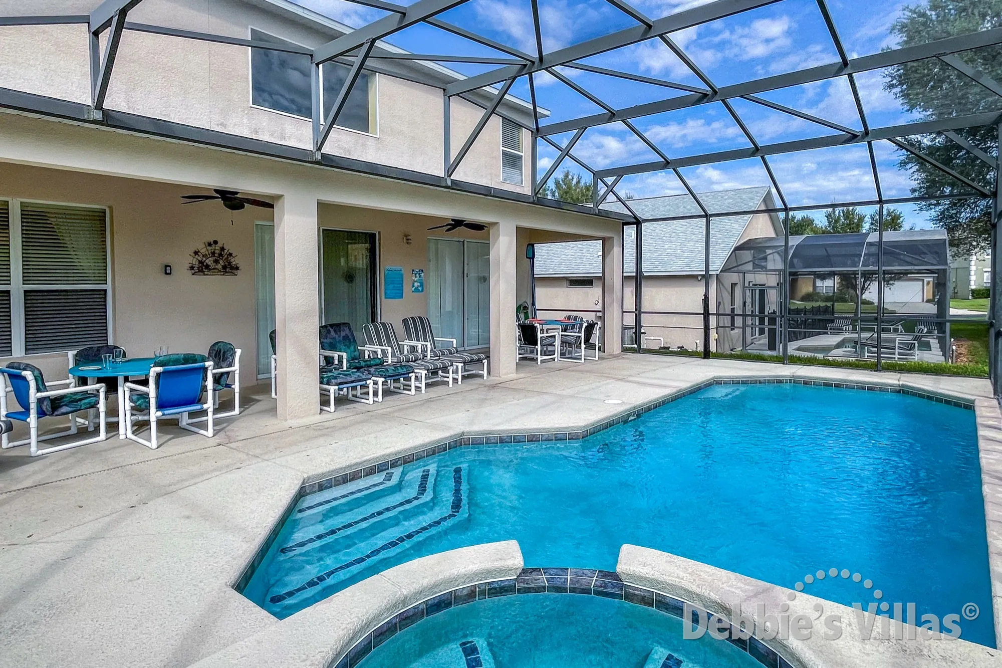 Easy access  steps into the pool on Emerald Island