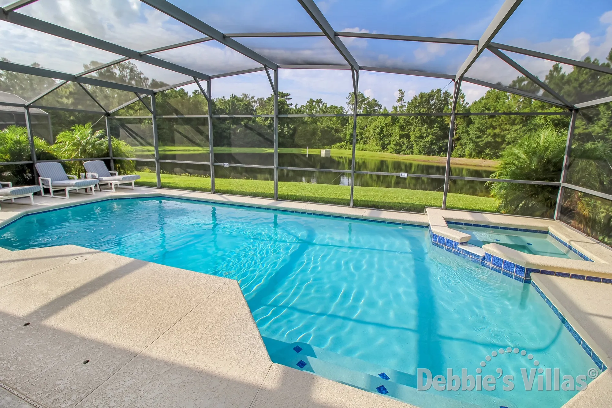 Villa on the peaceful Davenport community of Sandy Ridge with a south-facing private pool and spa