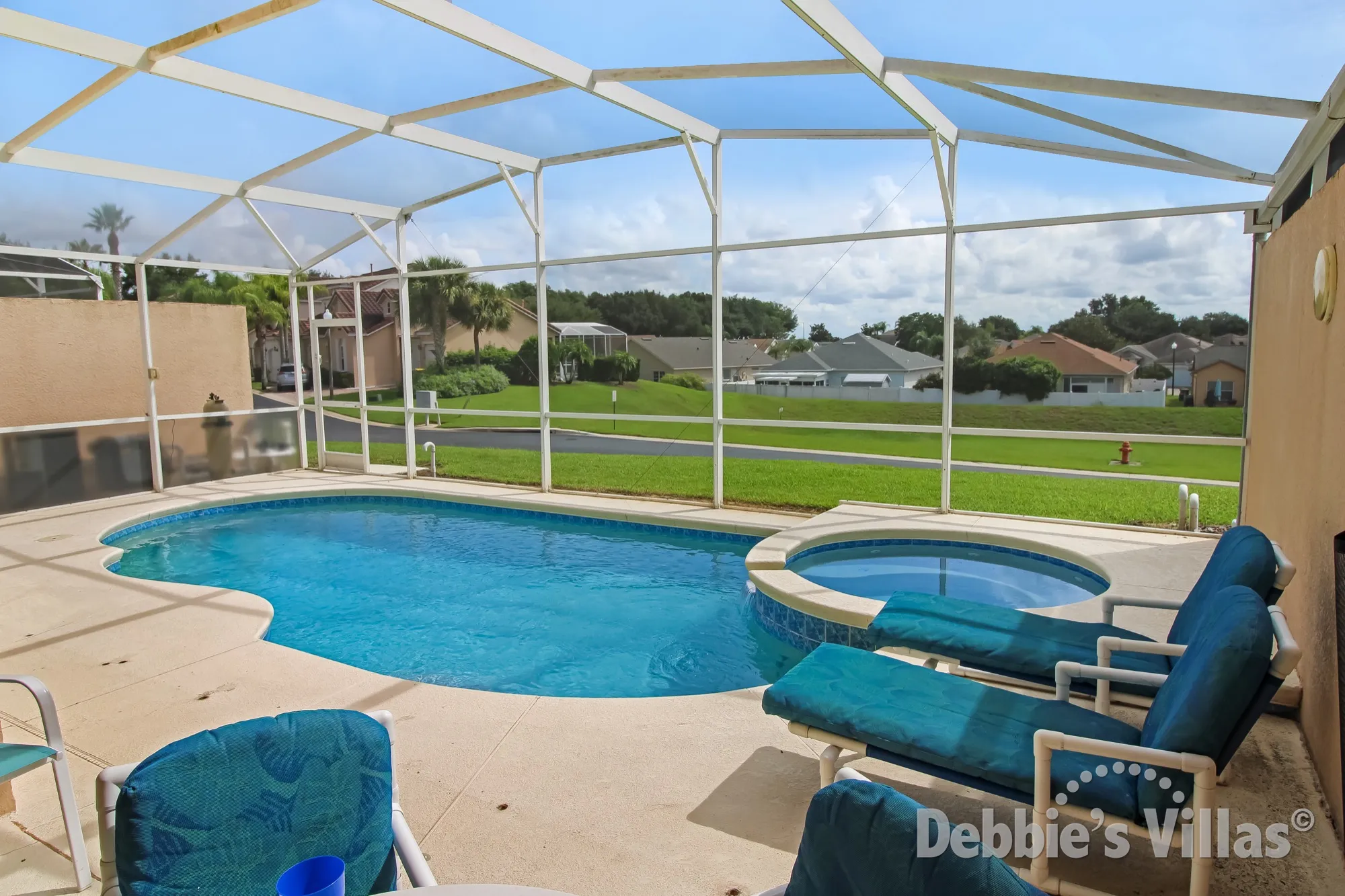 Private pool and spa with no overlooking neighbours at this Davenport villa on Tuscan Hills