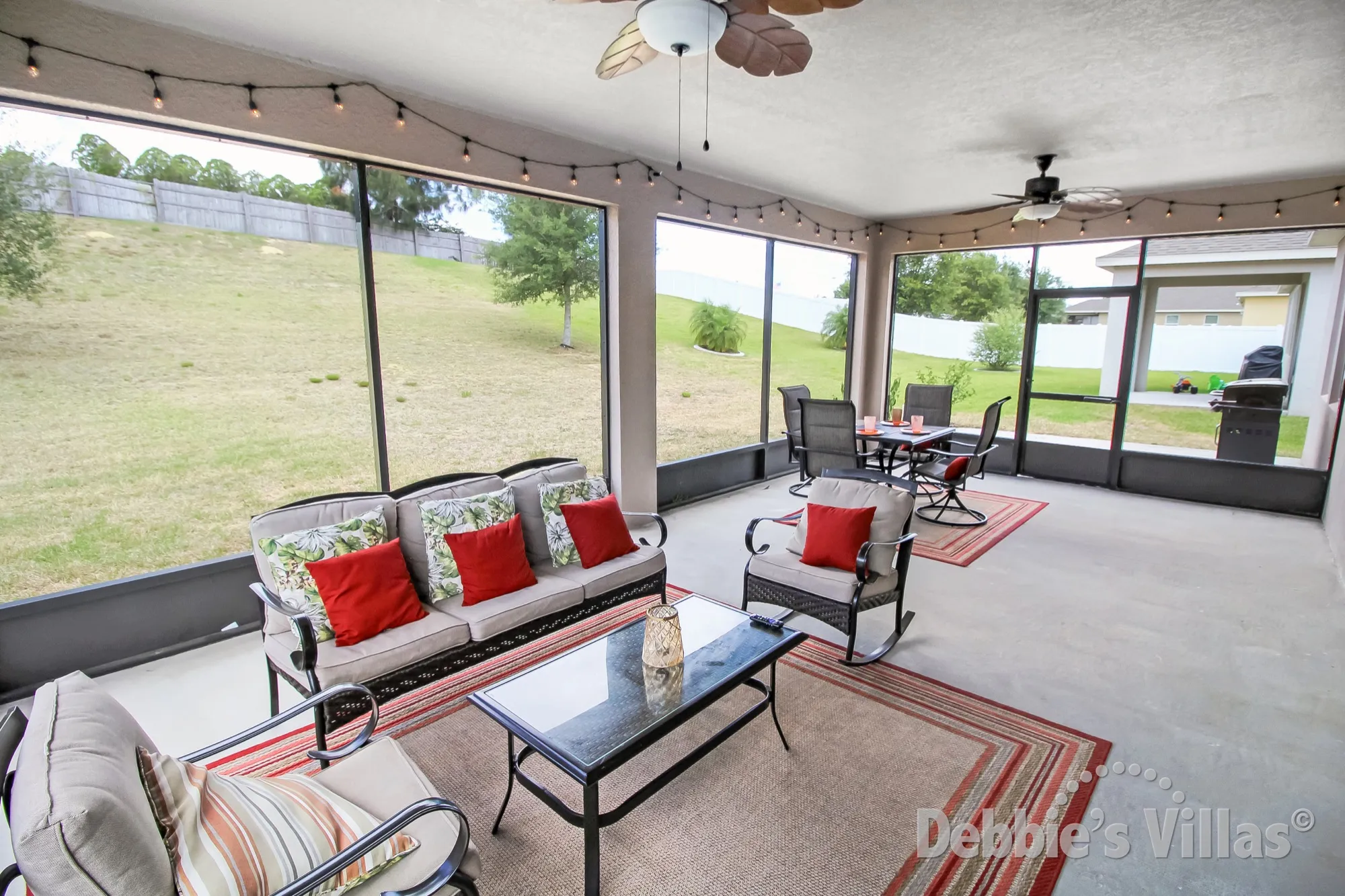 Screened-in patio area with no overlooking neighbours