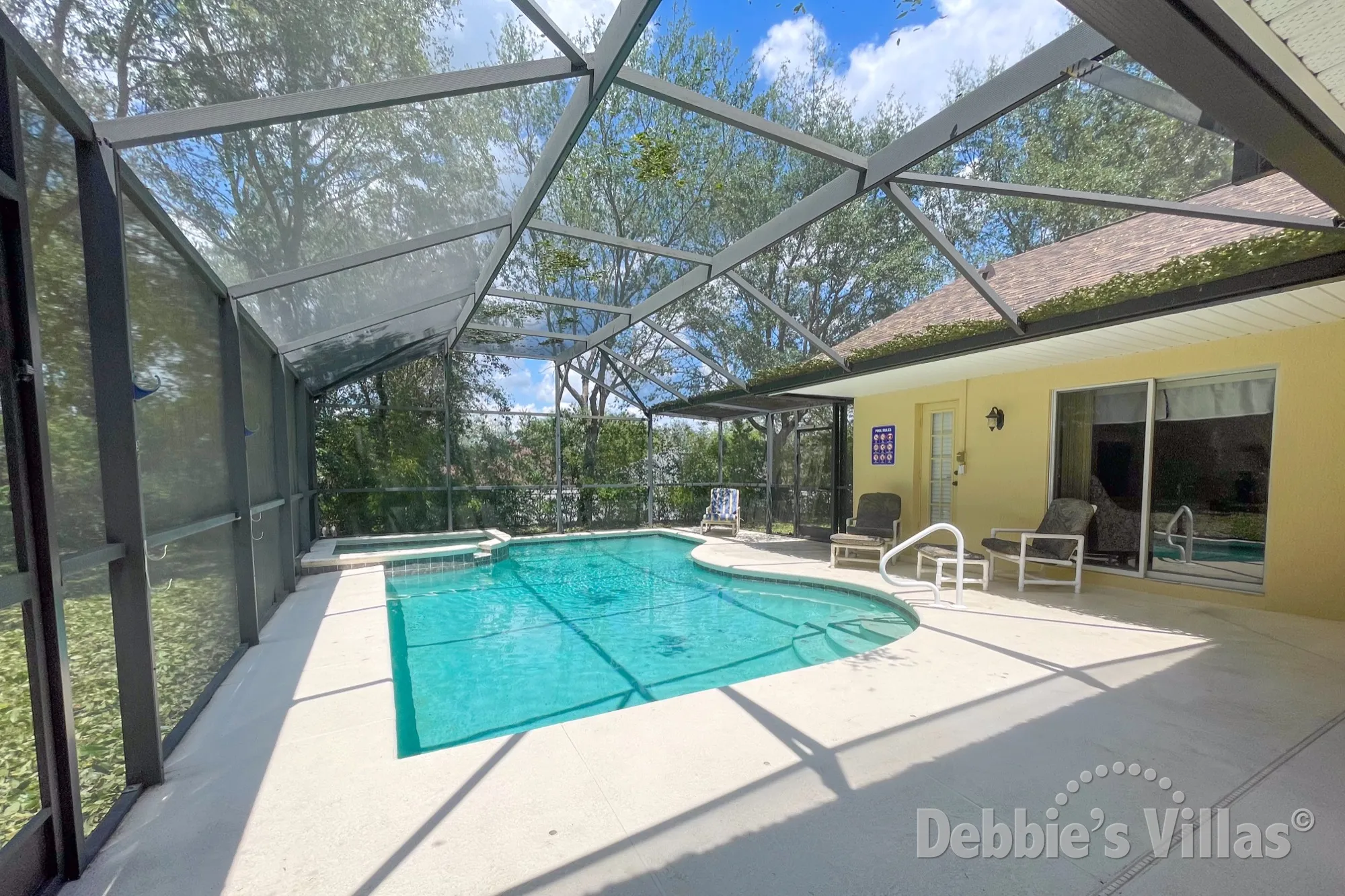 Secluded sunny pool and spa deck at this Clermont vacation villa