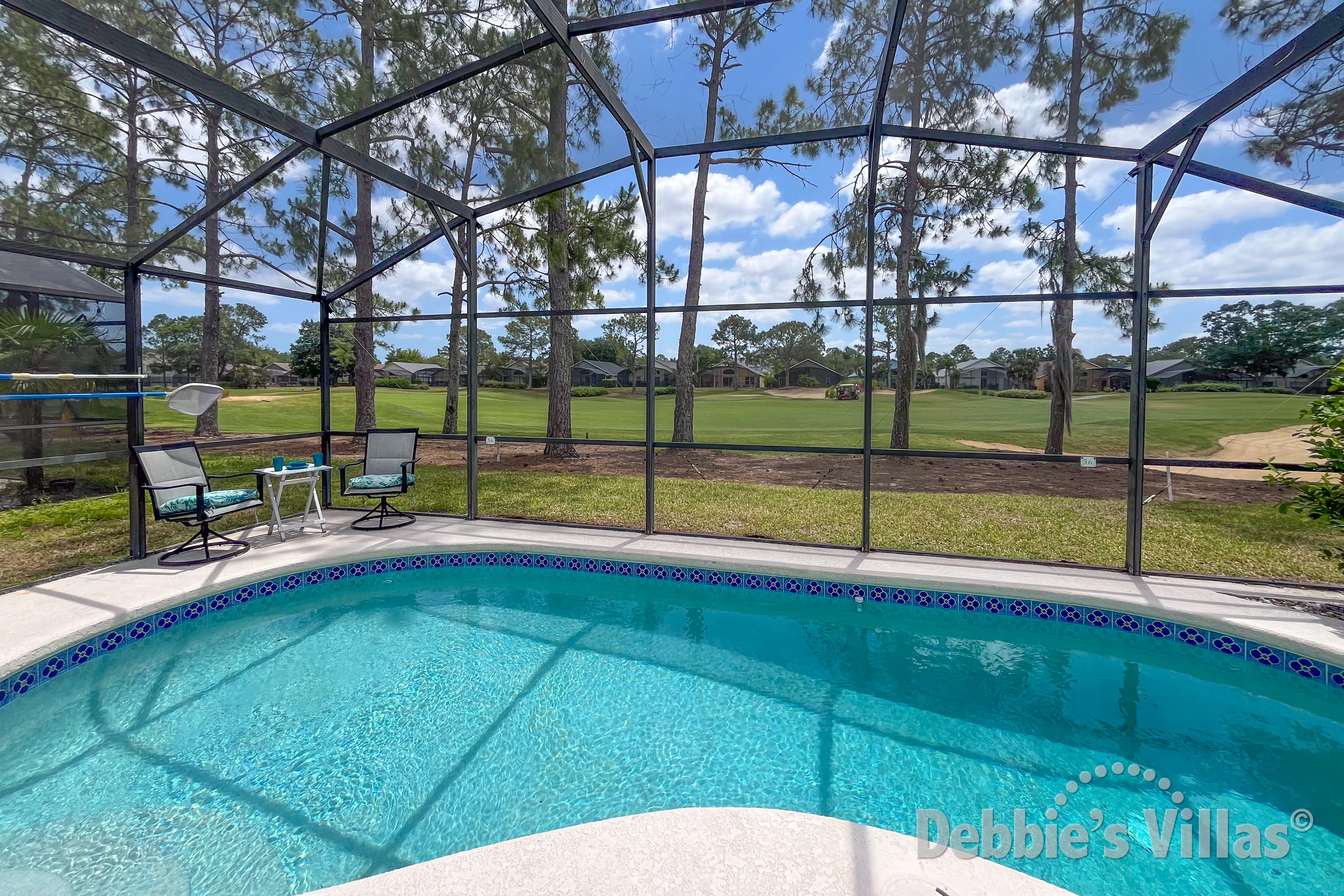 South-facing pool with golf course views and no overlooking neighbours to the rear 
