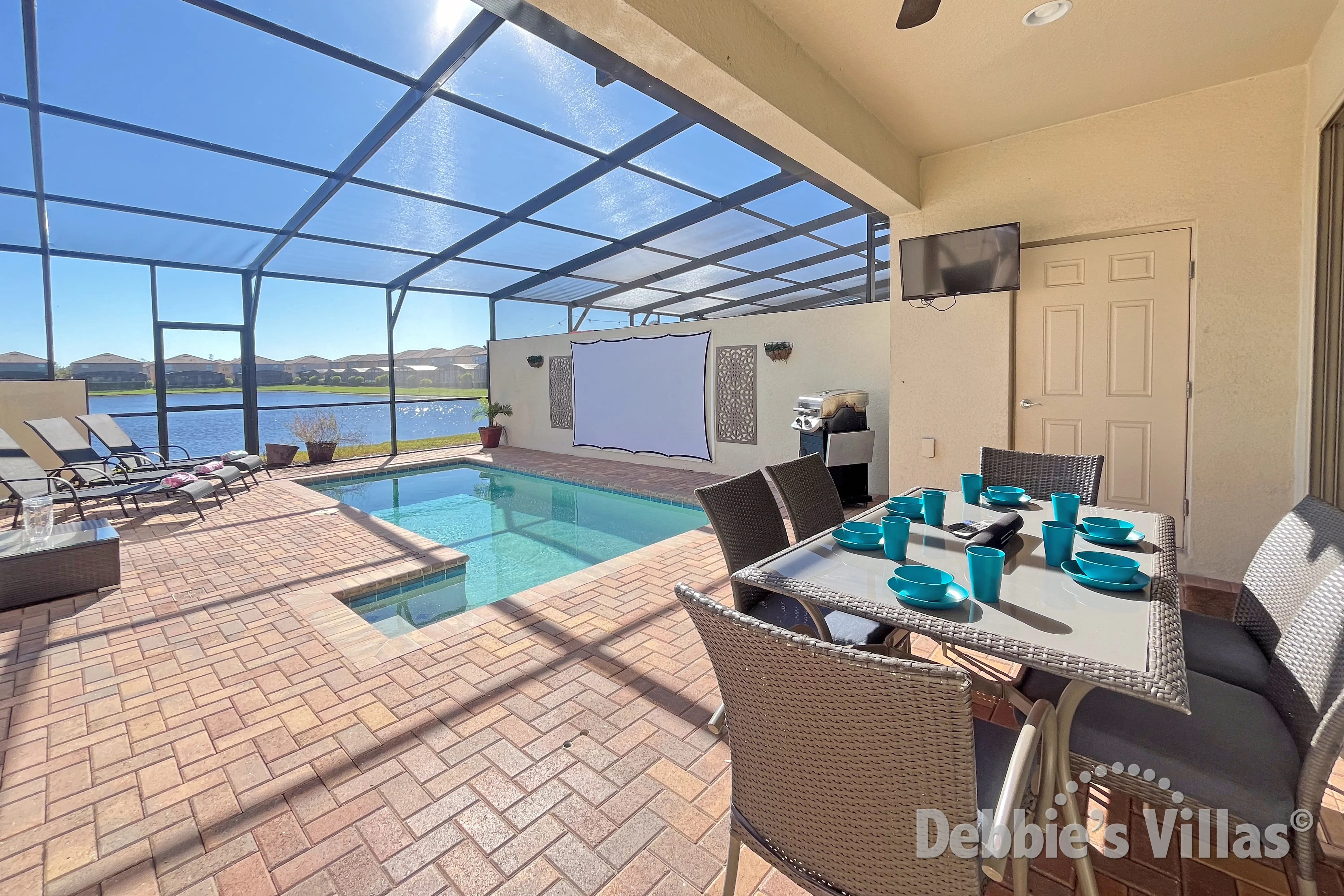 Your family will love spending time at the south-facing splash pool