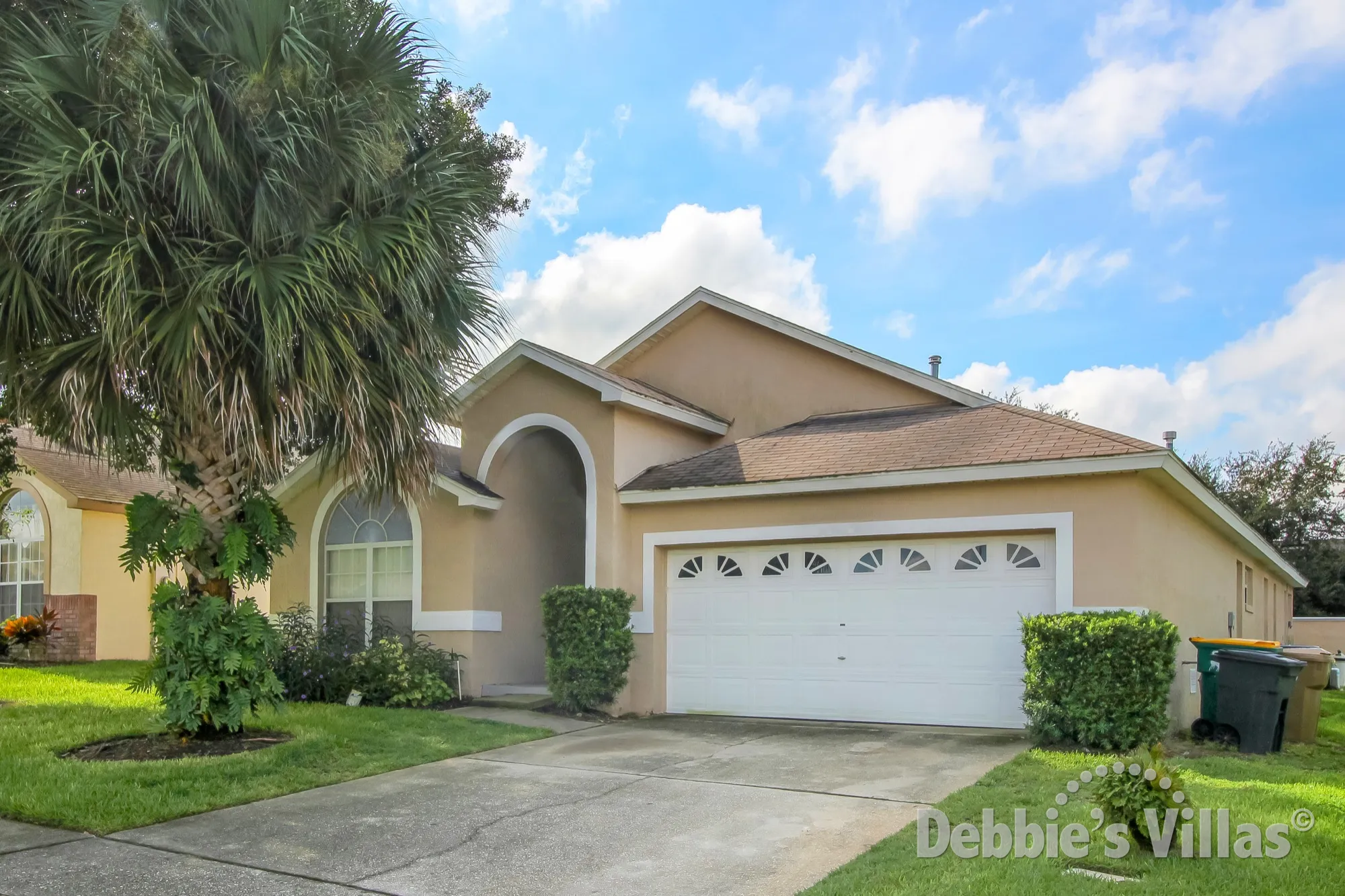Orlando villa, close to Disney, secluded south-facing pool and spa, games room, Kissimmee location