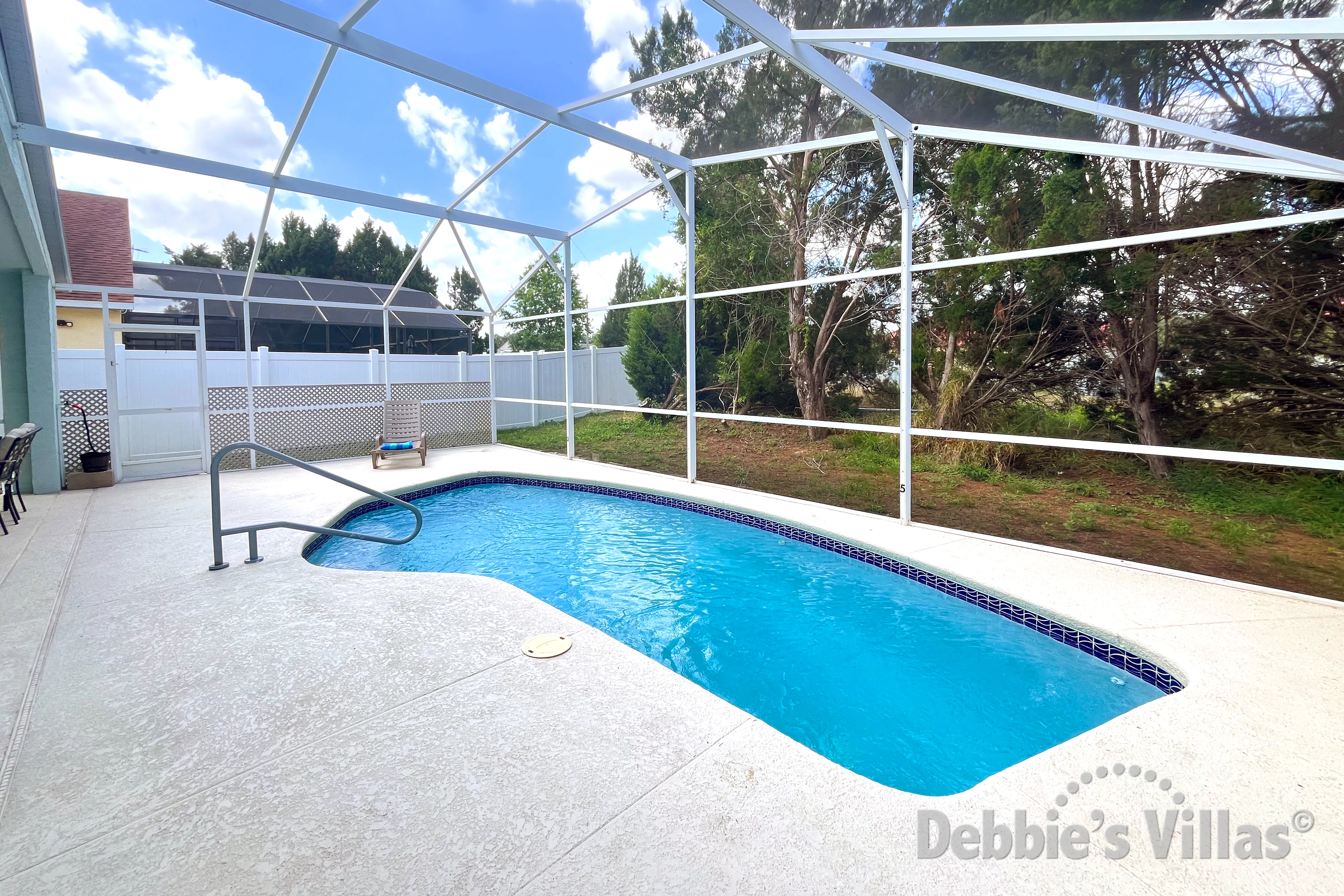 West-facing pool on Royal Palms in Davenport 