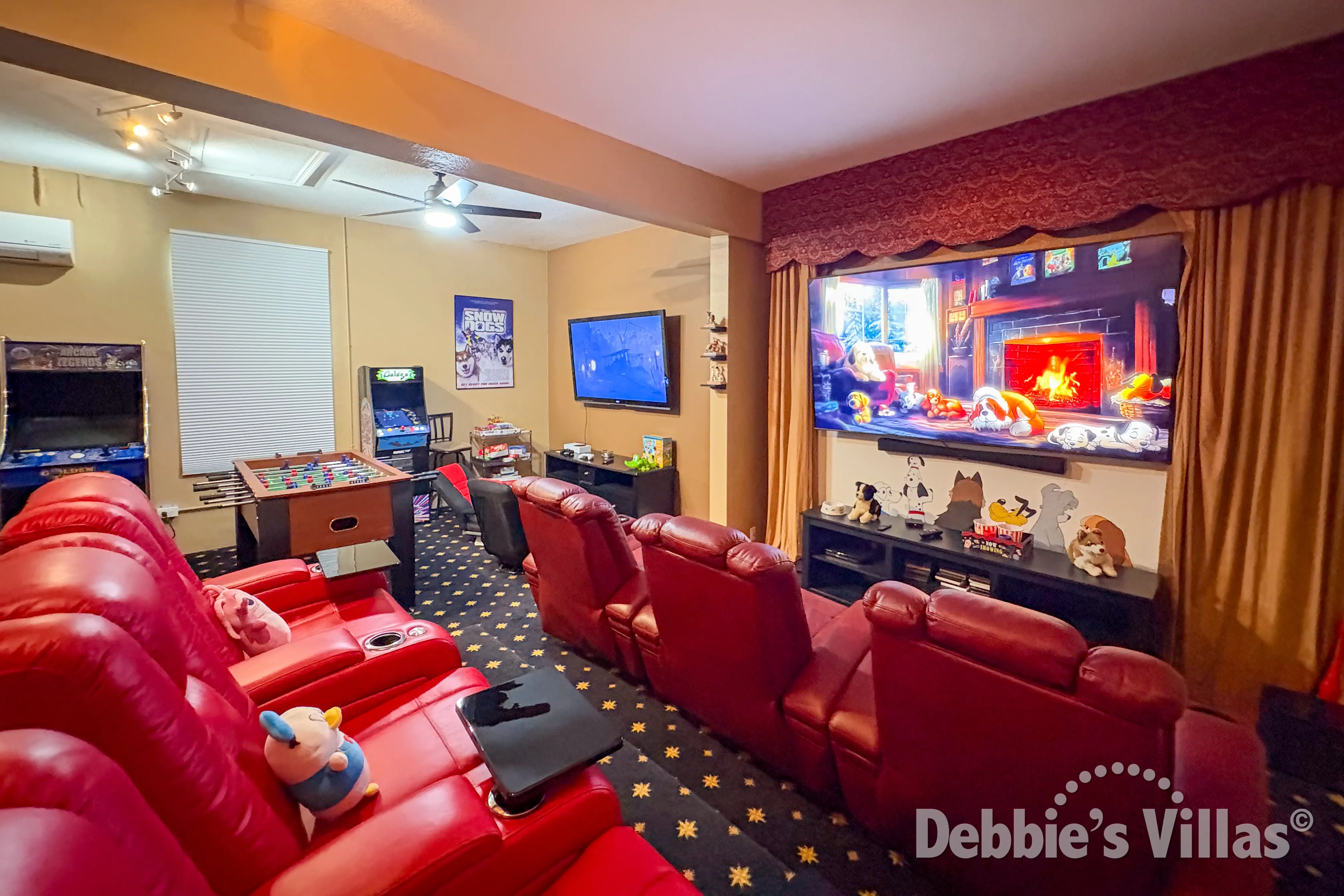 Air-conditioned home cinema/games room in this Kissimmee vacation villa 