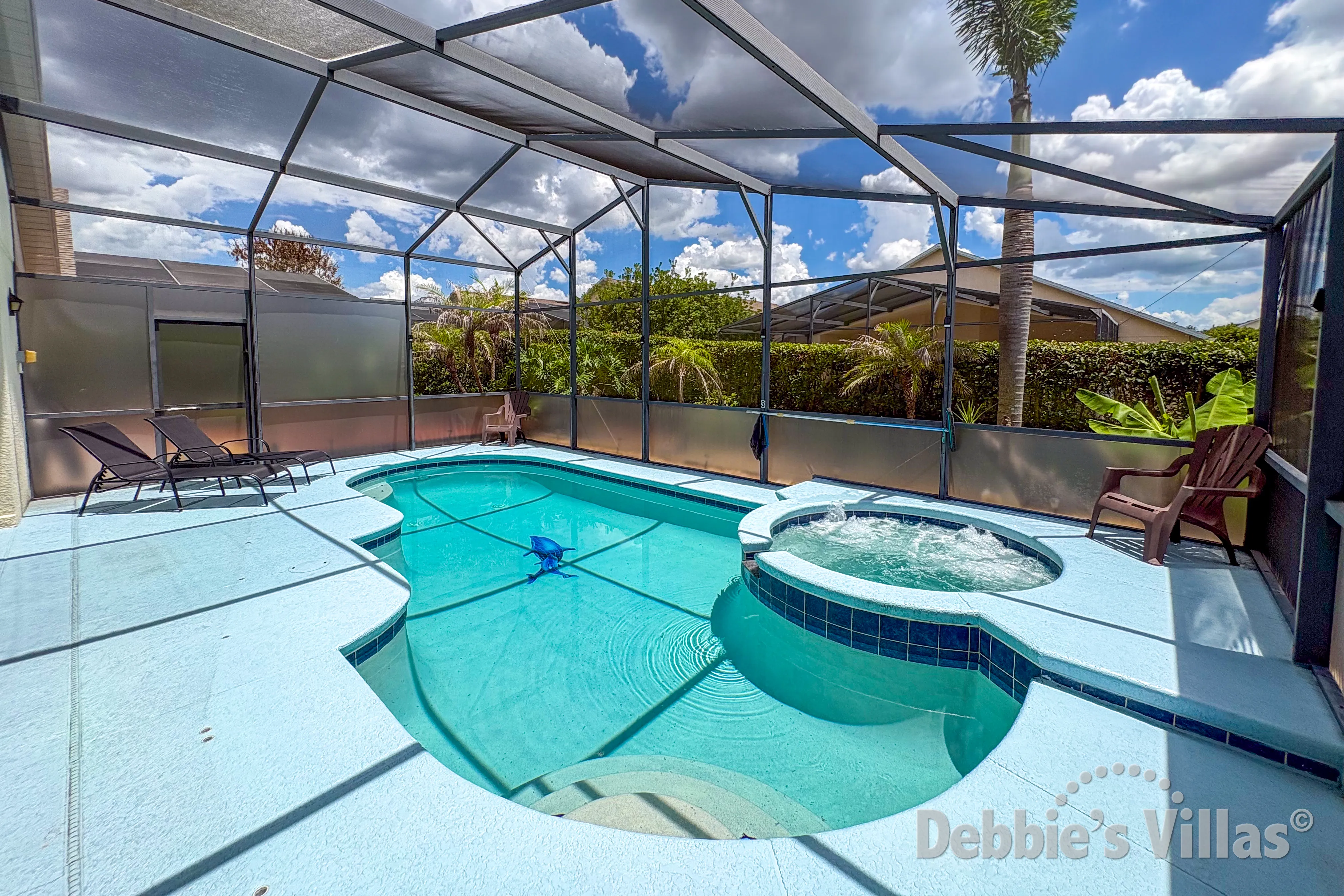 South-facing private pool and spa at this vacation villa on West Stonebridge in Davenport 