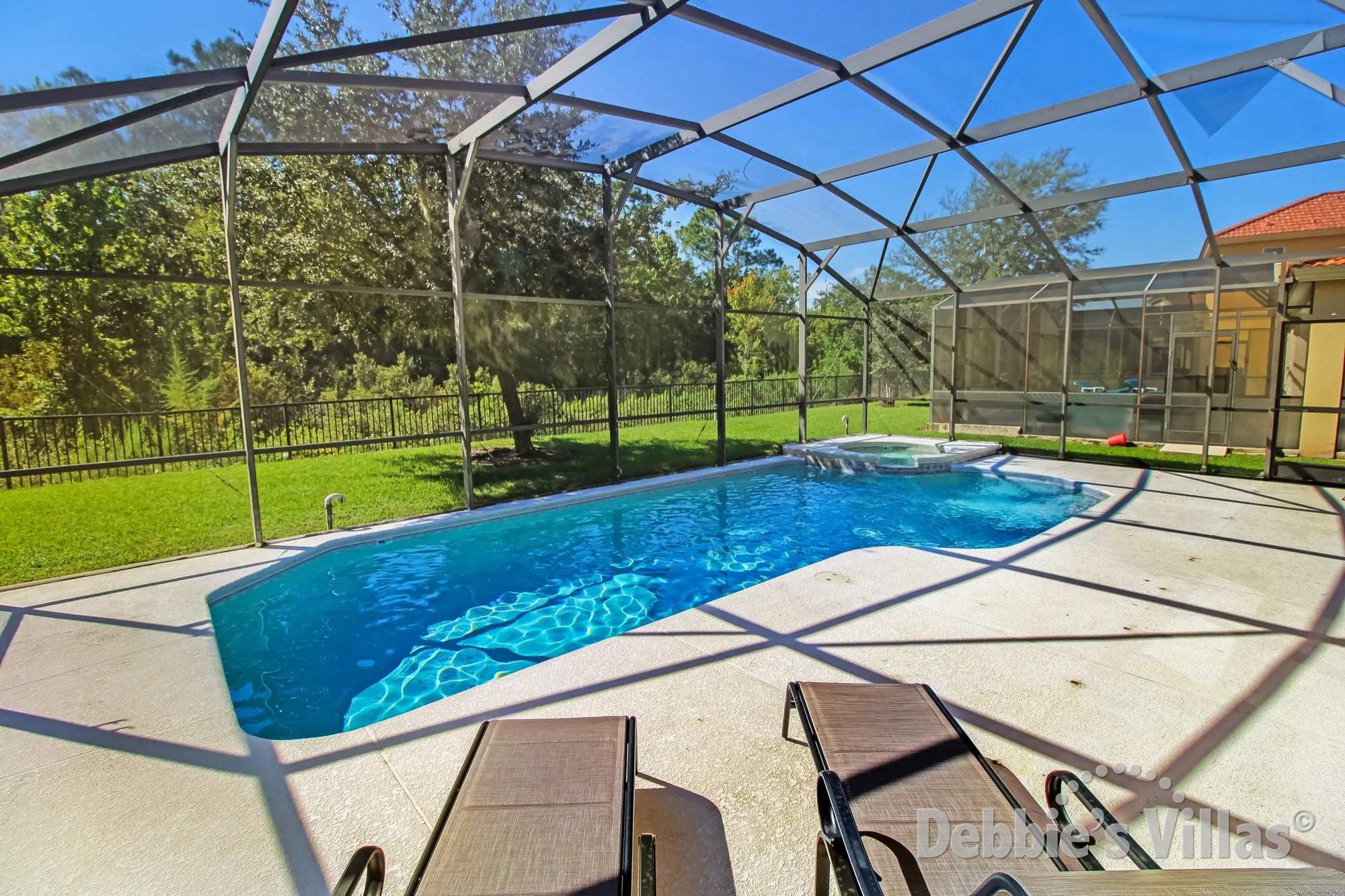 Kissimmee villa with a south-facing private pool and spa