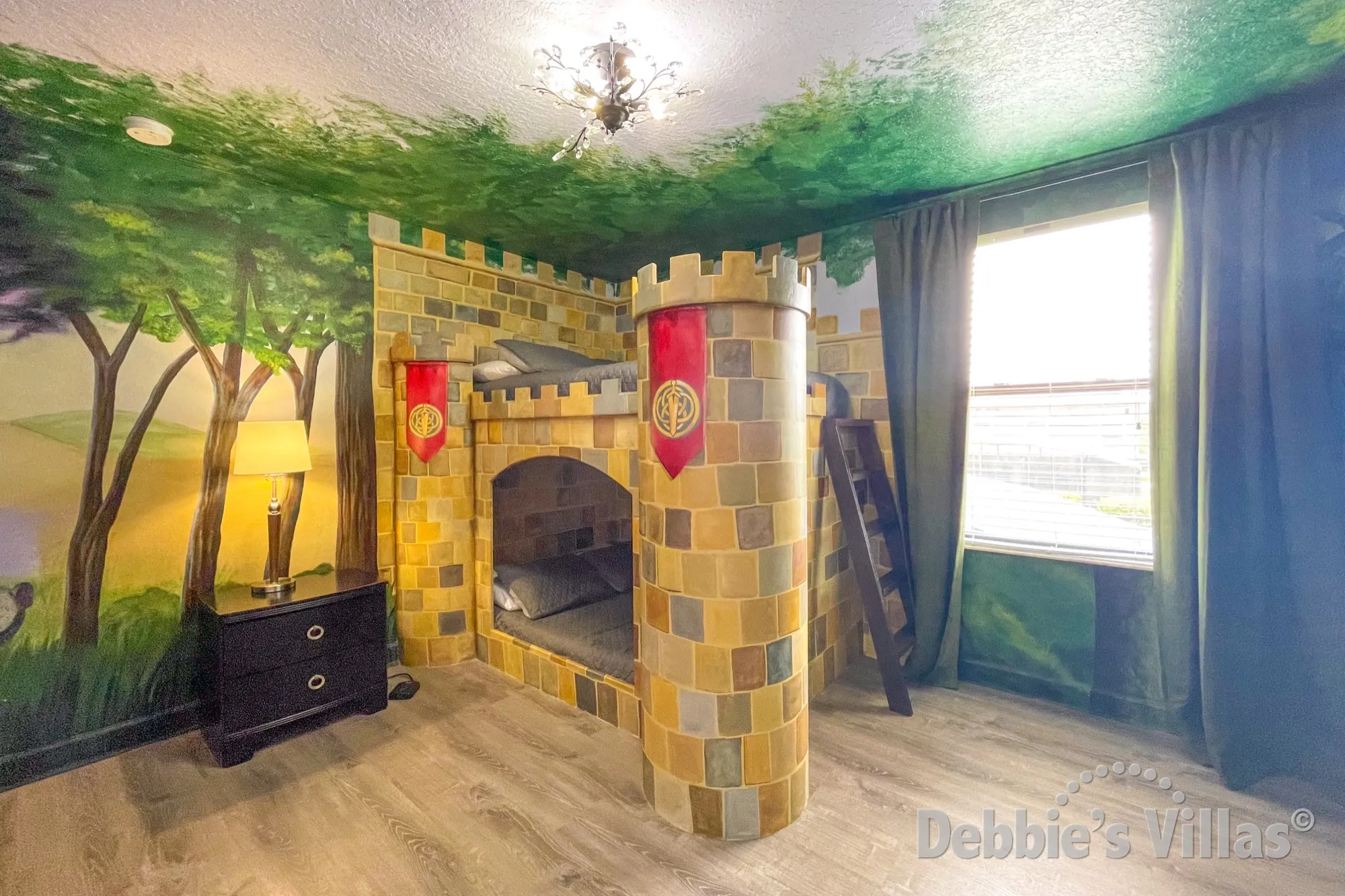 Brave-themed Bedroom 6 with Bunk beds