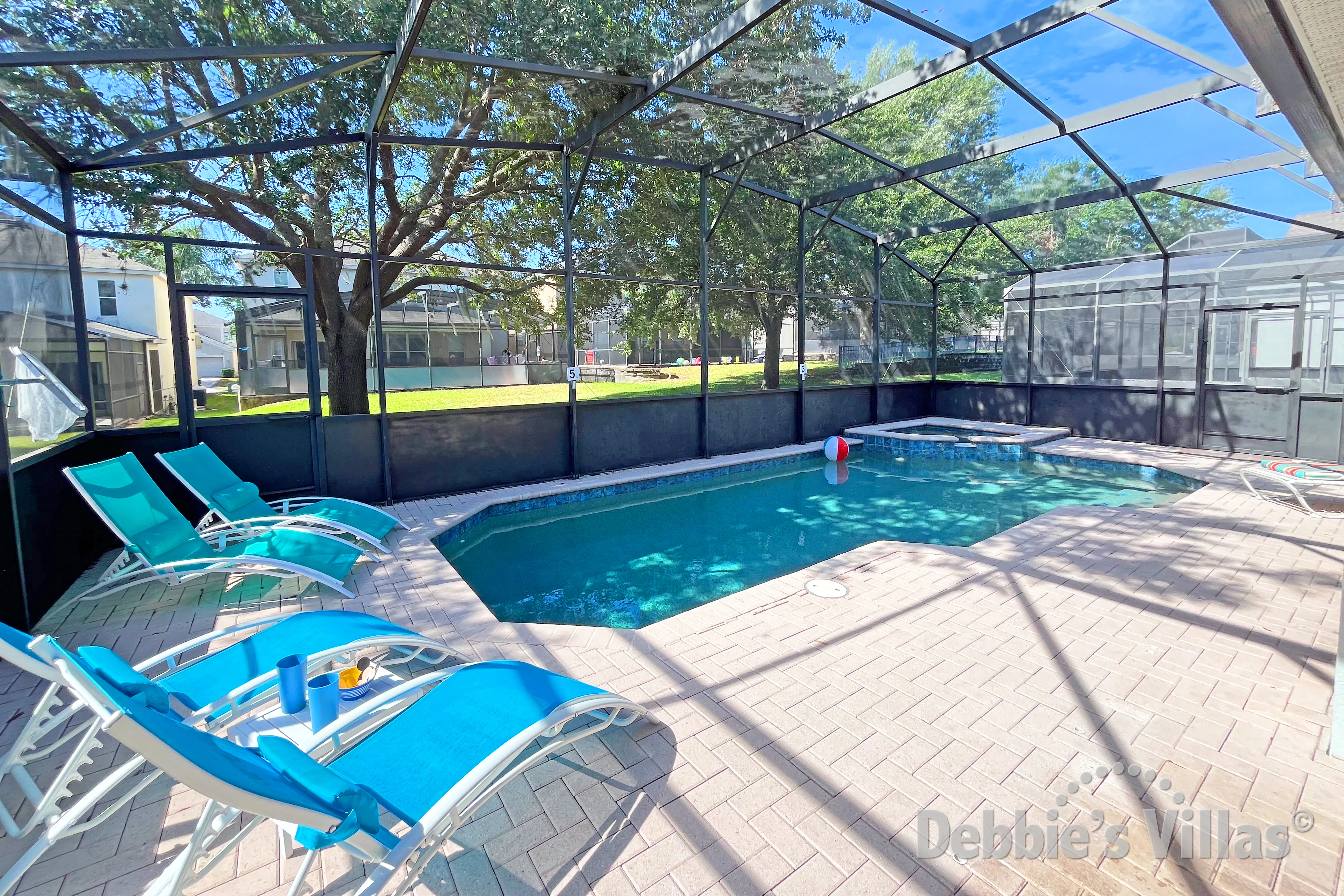 South-facing pool and spa at this vacation villa on Windsor Hills in Kissimemee 