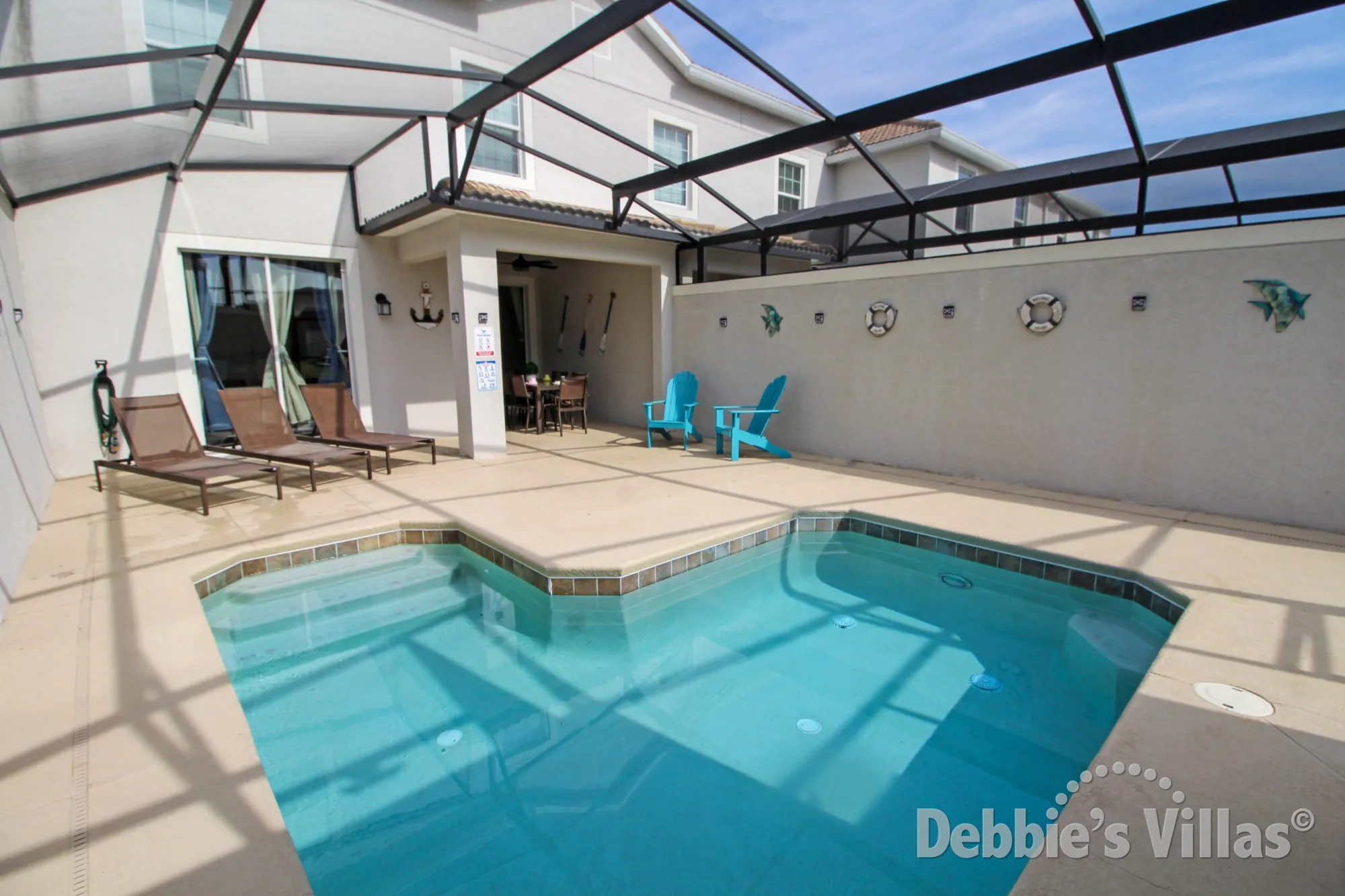 South-facing private splash pool at this ChampionsGate vacation home