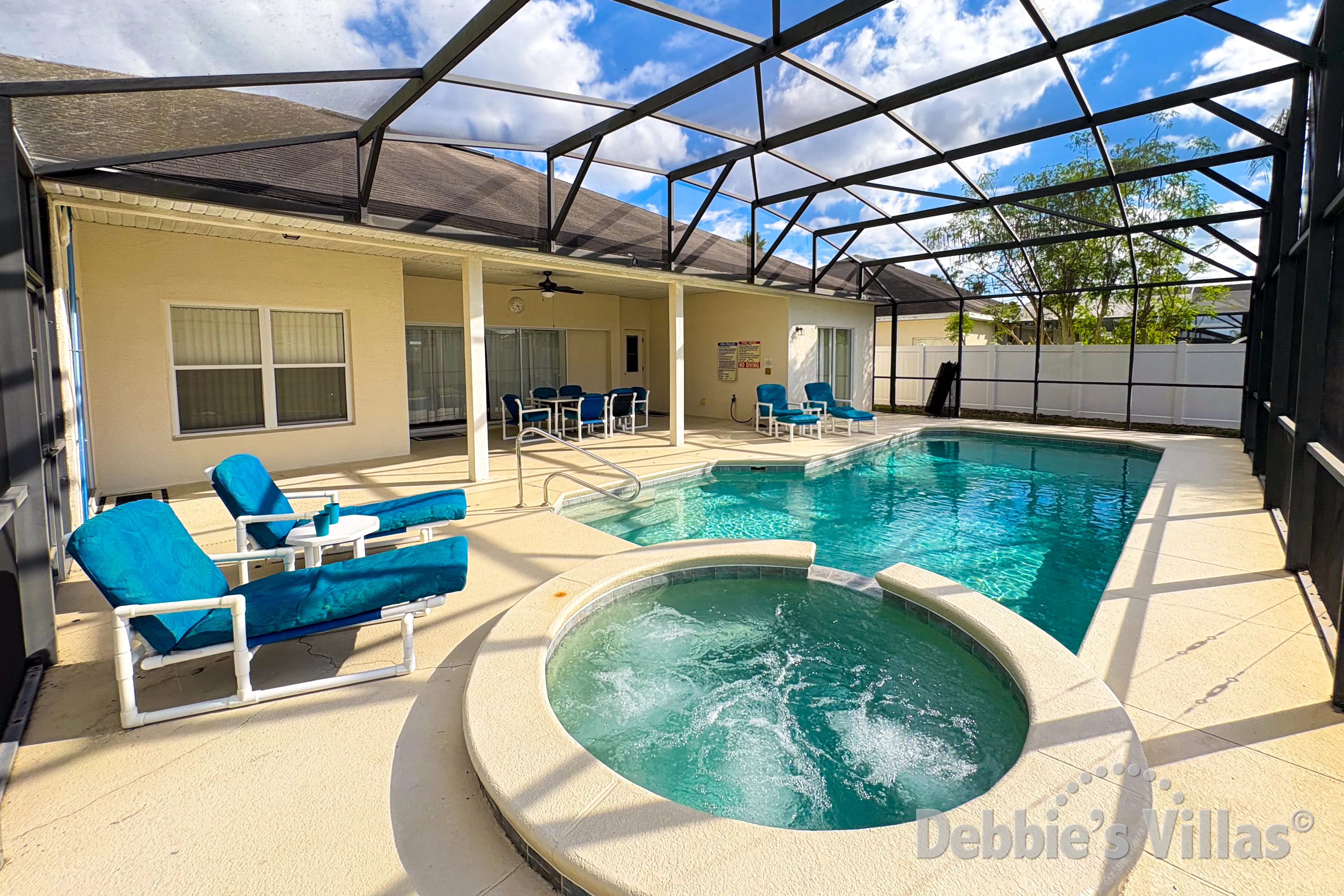 West-facing pool and spa at this vacation villa on The Manor at West Haven in Davenport 