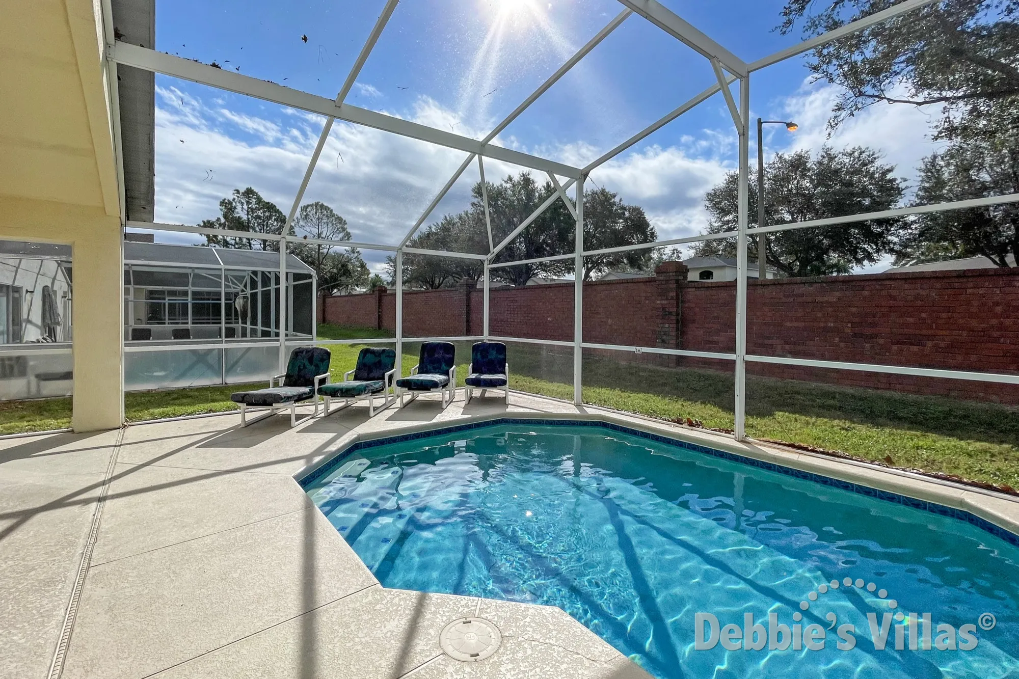 South-facing private pool with no rear neighbours at this vacation villa in Davenport