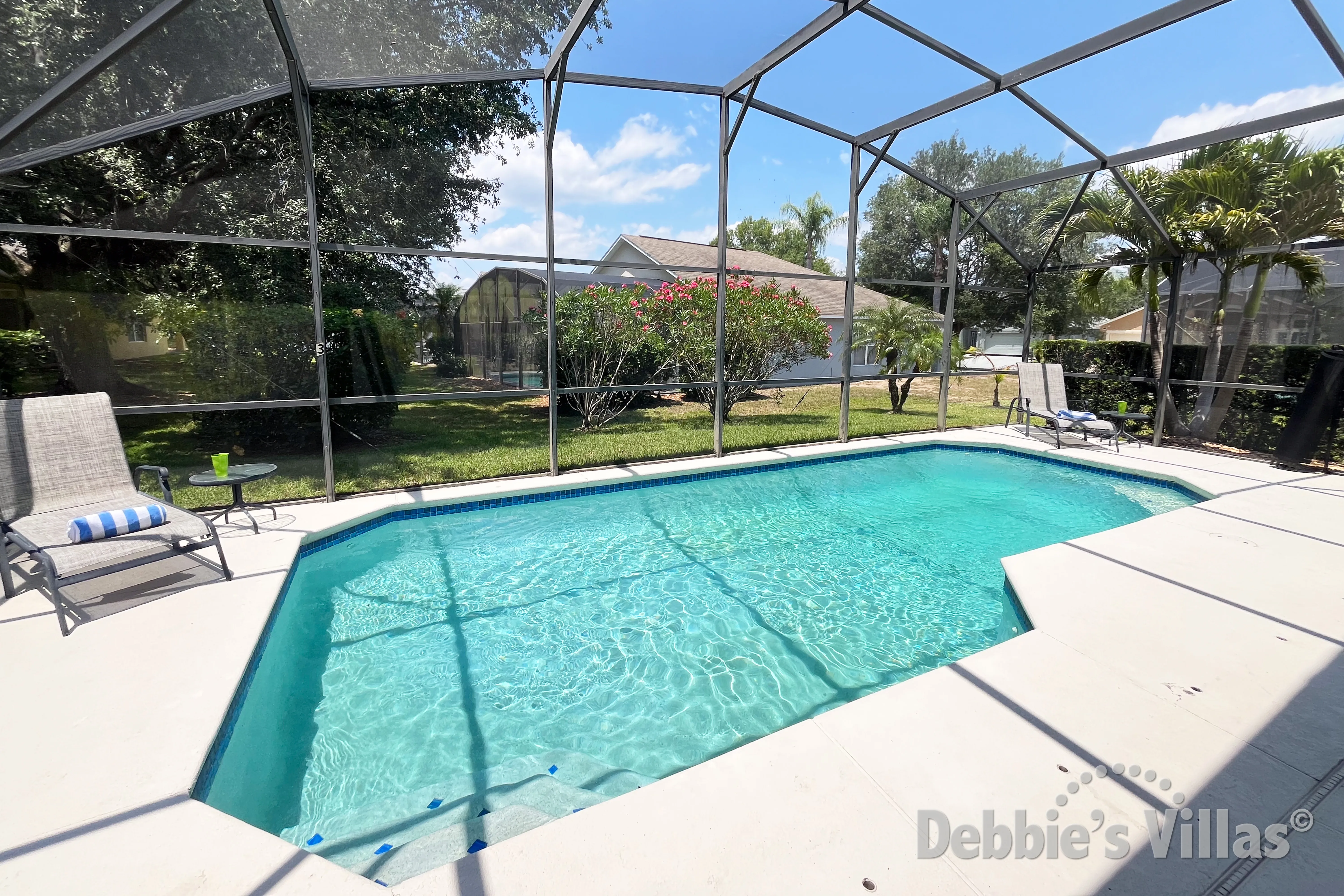 The west-facing pool is the ideal place to recharge your batteries after a day of theme parks