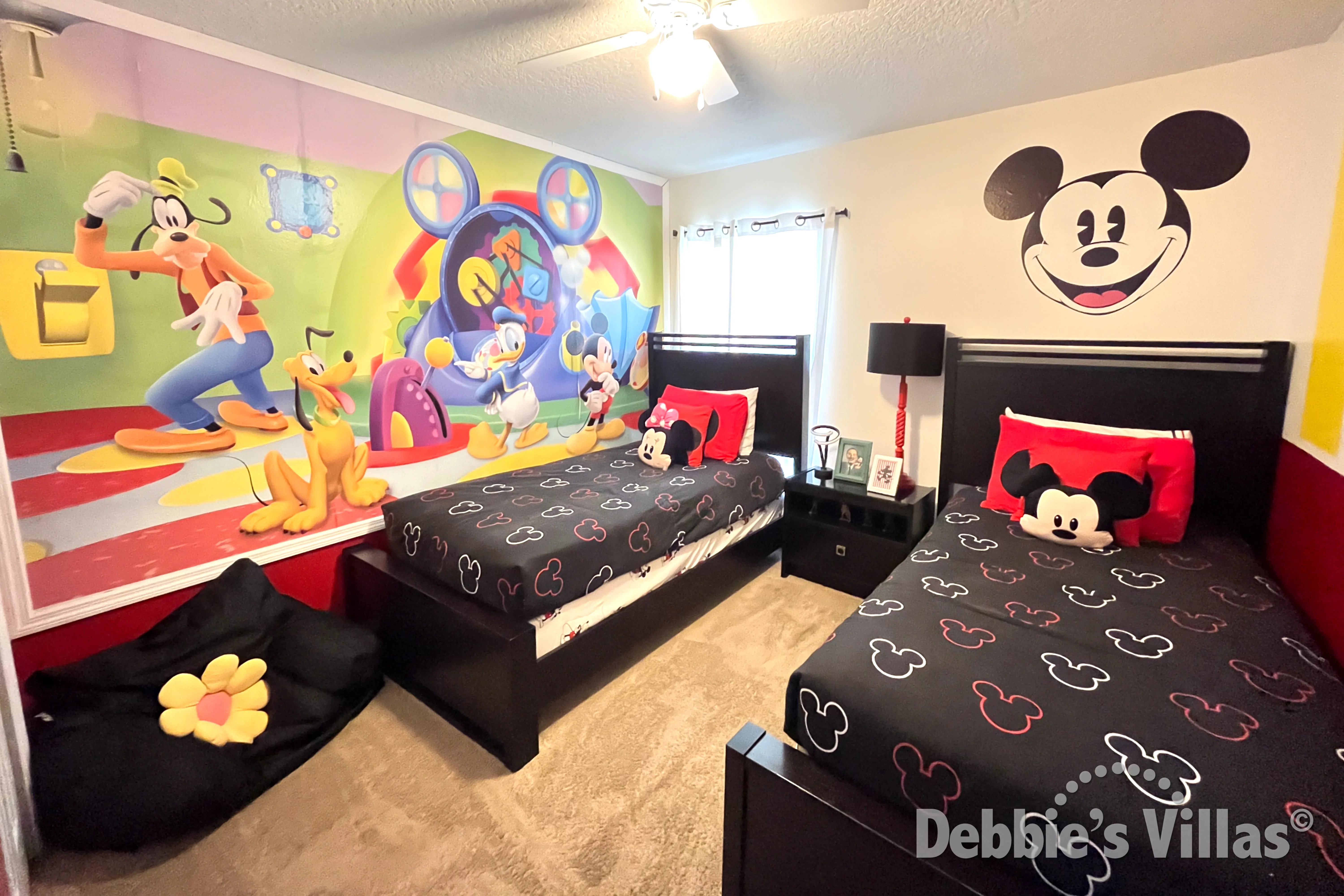 Mickey and Friends-theme in Bedroom 3 with Twin beds 