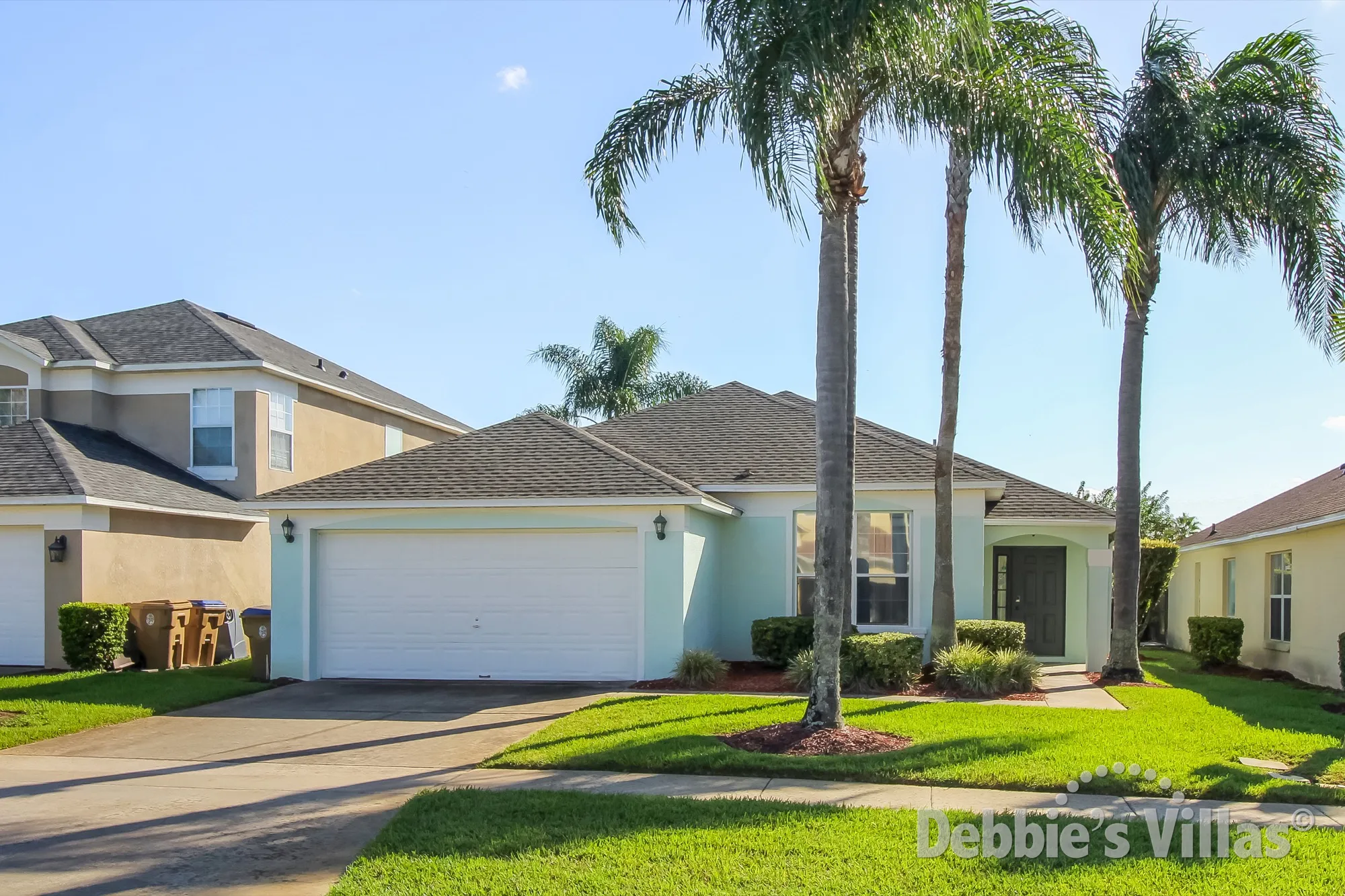 Orlando villa, minutes to Disney, gated community with facilities, private pool, lake view