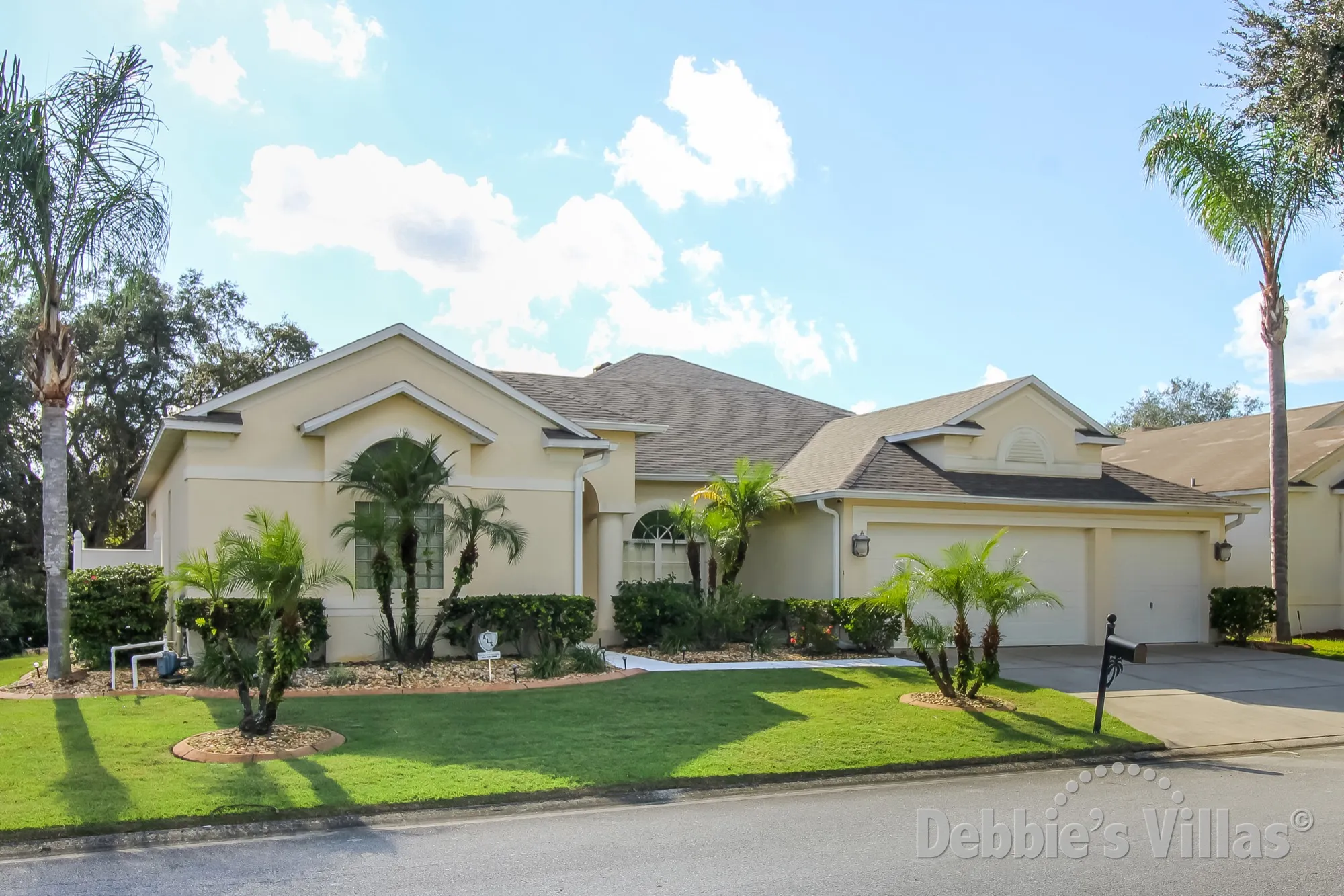 Orlando villa near Disney, gated community, southwest-facing private pool and spa, games room