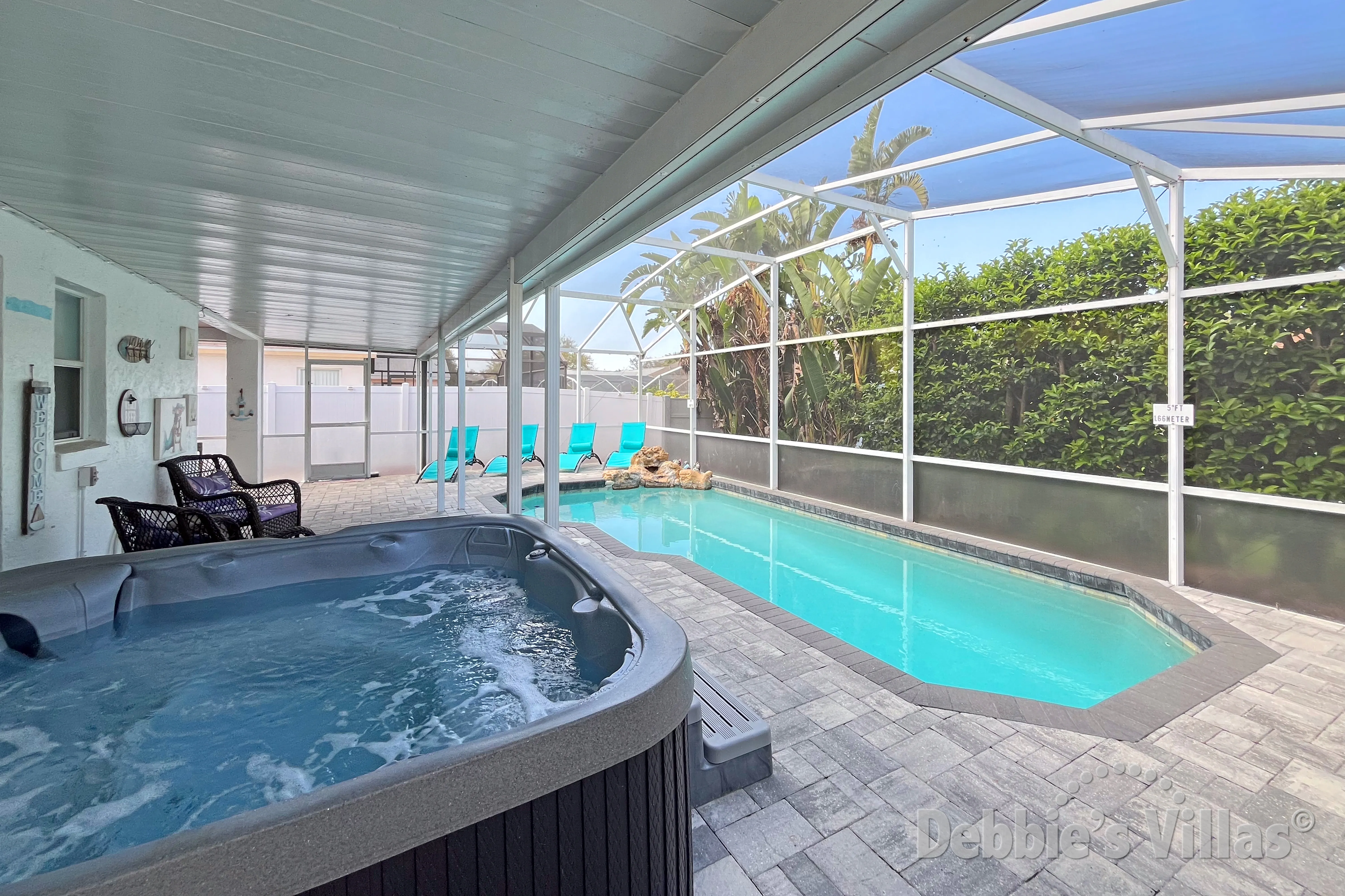 Private pool and free-standing hot tub at this Kissimmee vacation villa