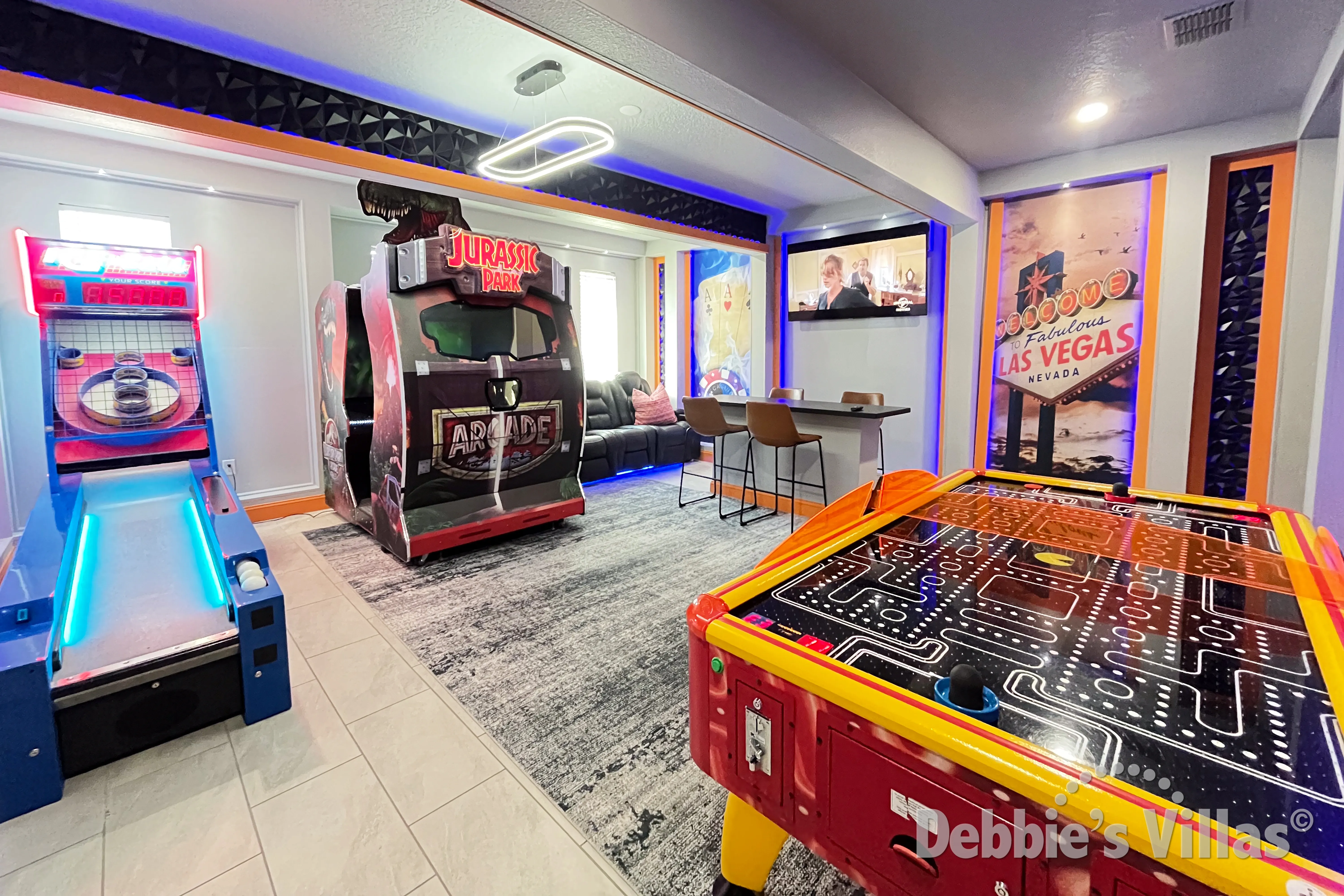 Air-conditioned games in this Davenport vacation villa