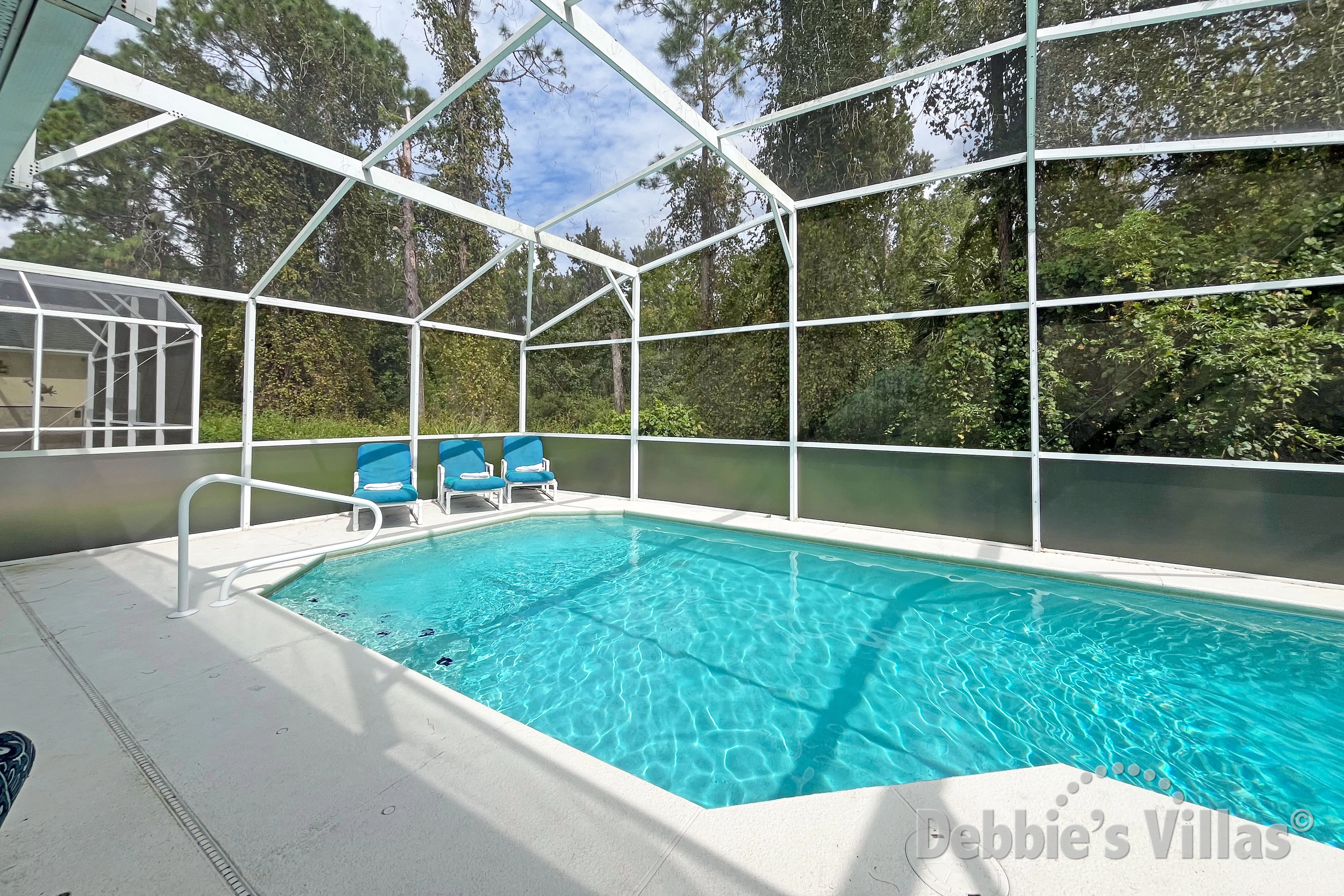 Private pool with conservation views on Town Centre Resort in Davenport