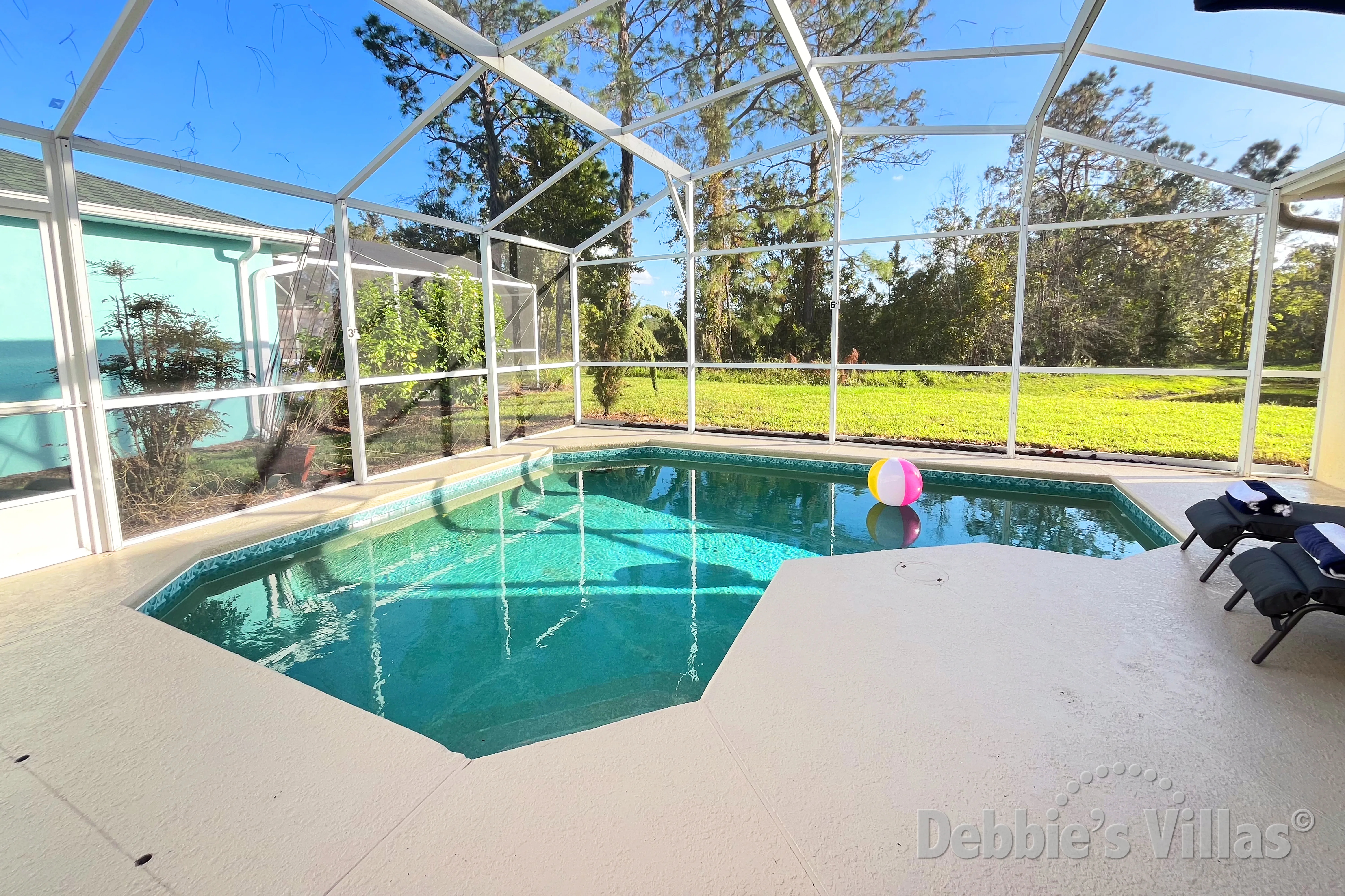 Beautiful scenic views from the south-facing pool deck at this Davenport vacation villa