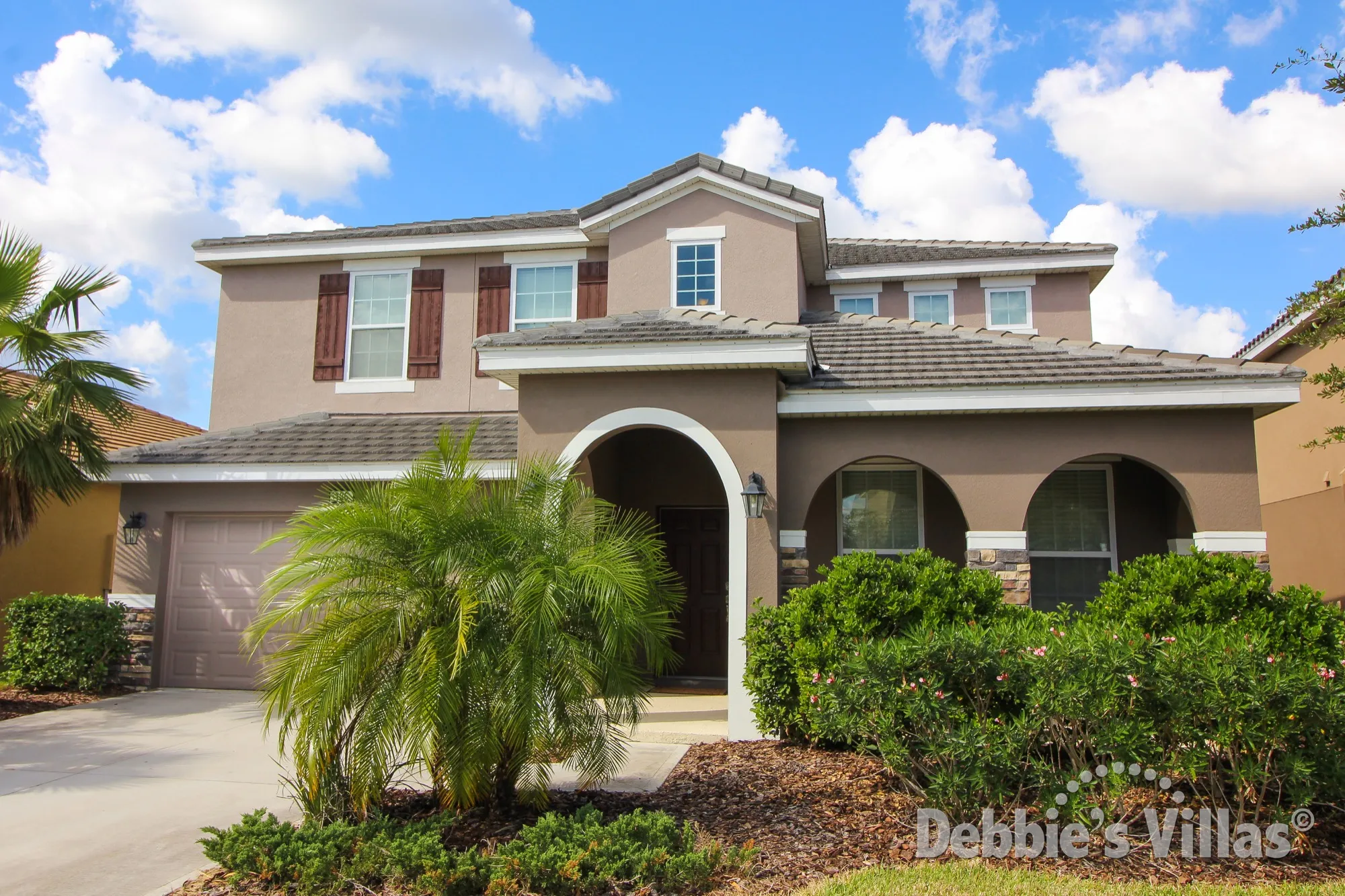 Orlando villa, near Disney, gated resort with facilities, west-facing private pool & spa, games room