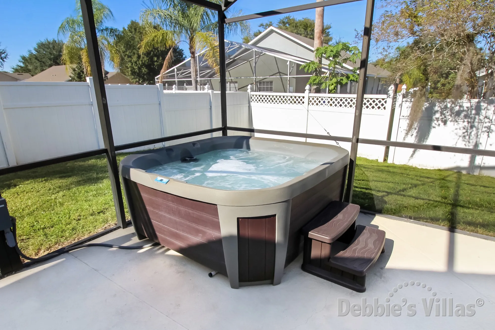 Rolling Hills villa in Kissimmee with a freestanding hot tub
