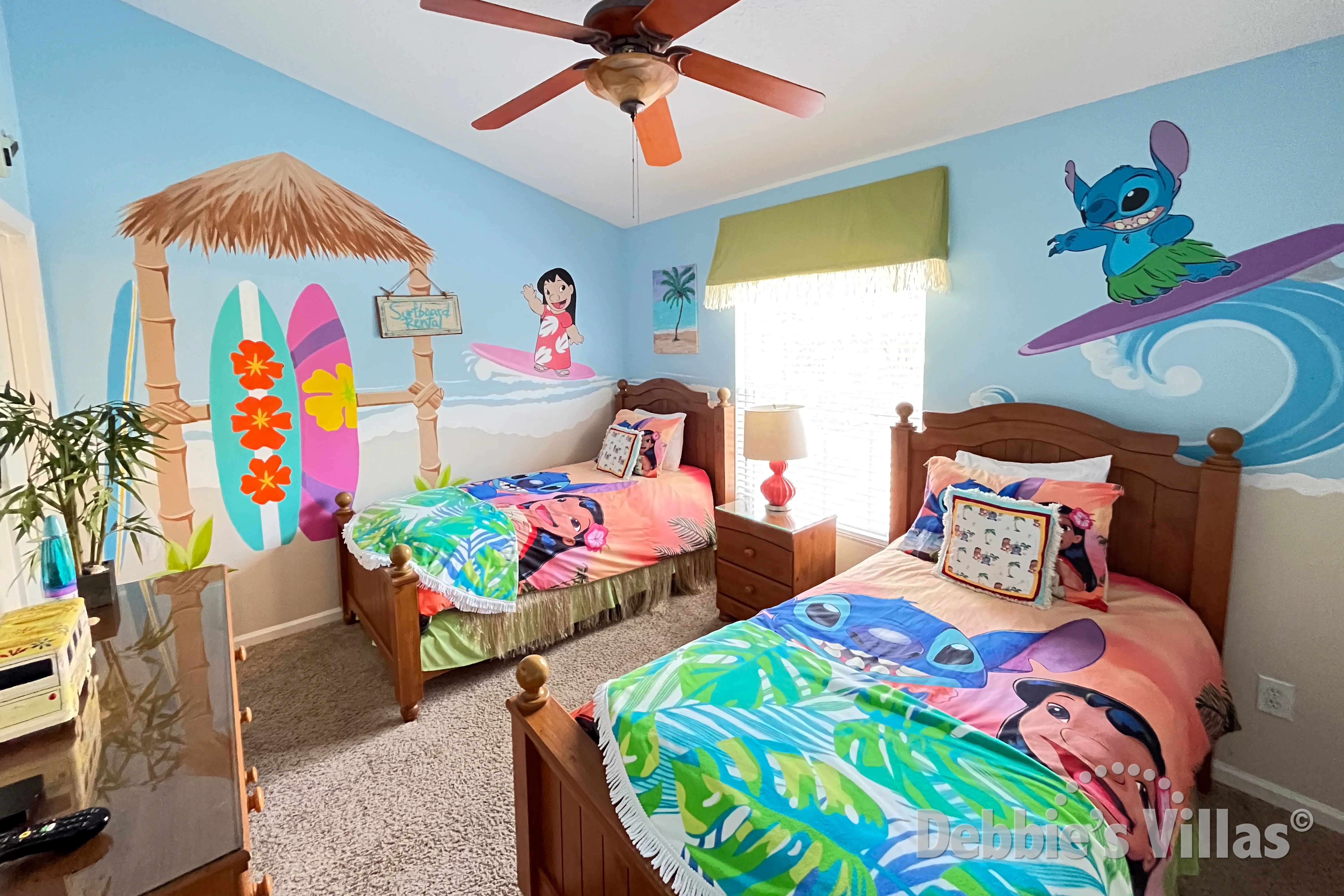 Lilo and Stitch-theme in Bedroom 3 with Twin beds 