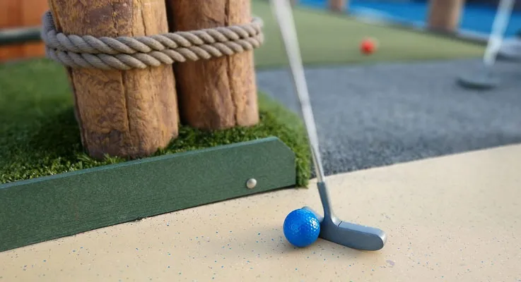 Mini golf course