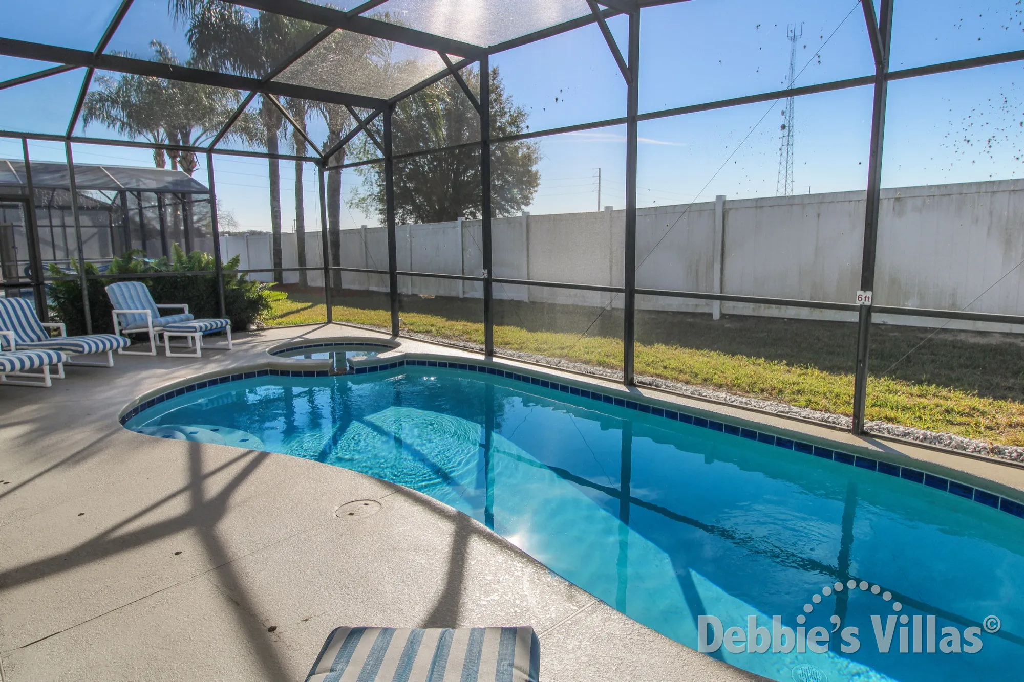 Windsor Palms villa in Kissimmee with no rear neighbours to the south-facing pool and spa