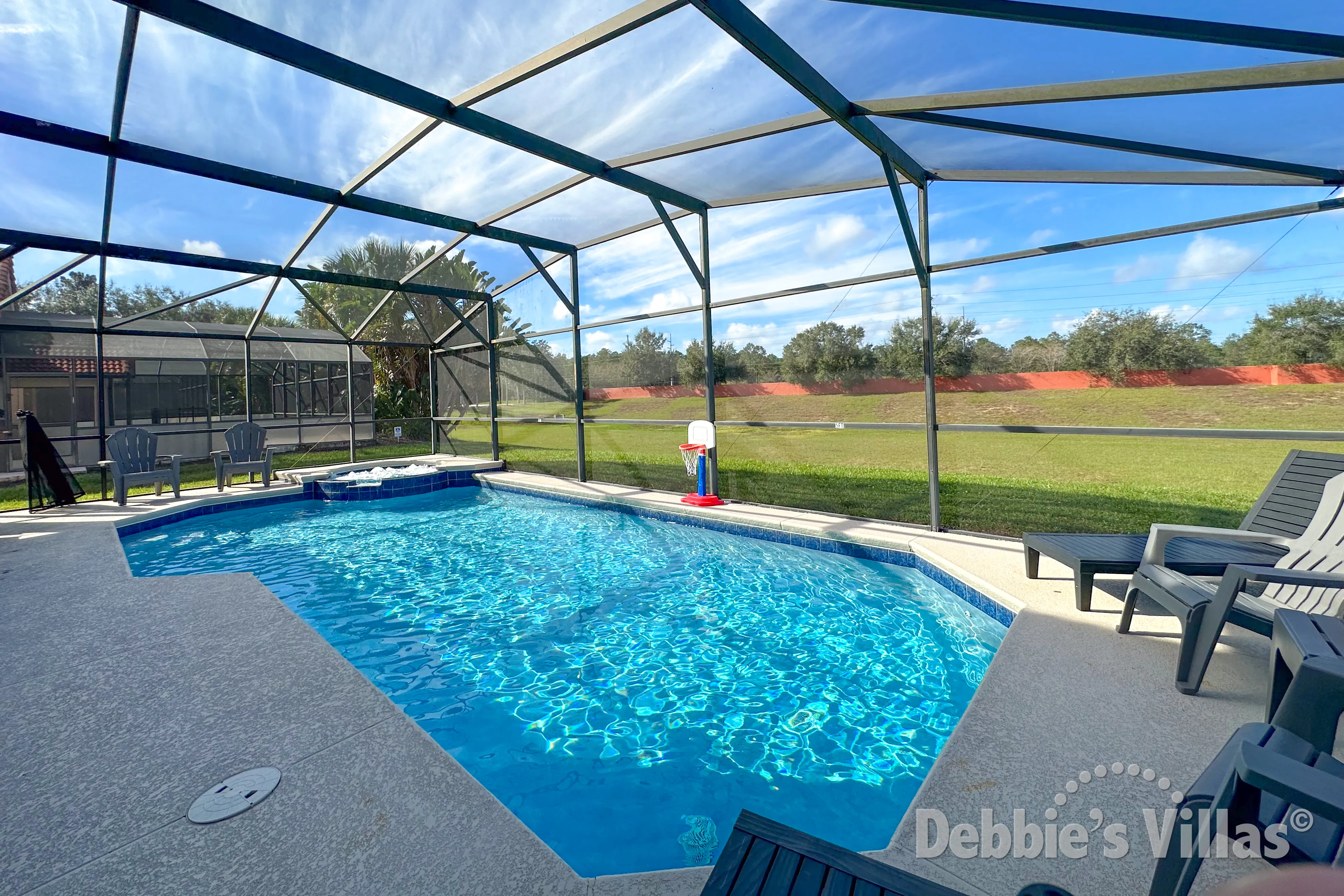 No overlooking neighbours on the west-facing pool deck at this Solana vacation villa