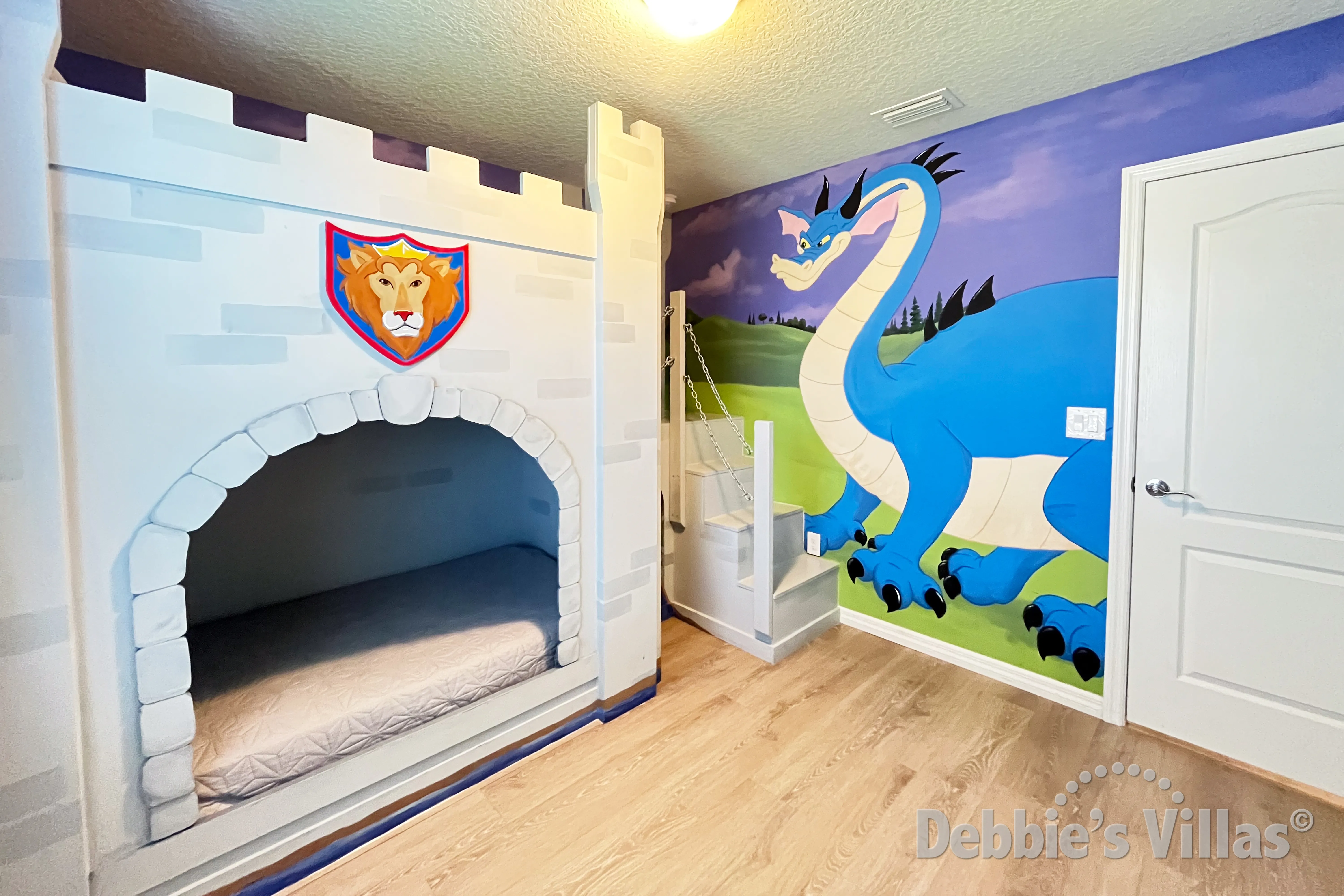 Knights and Dragons-theme in Bedroom 5 with Bunk beds
