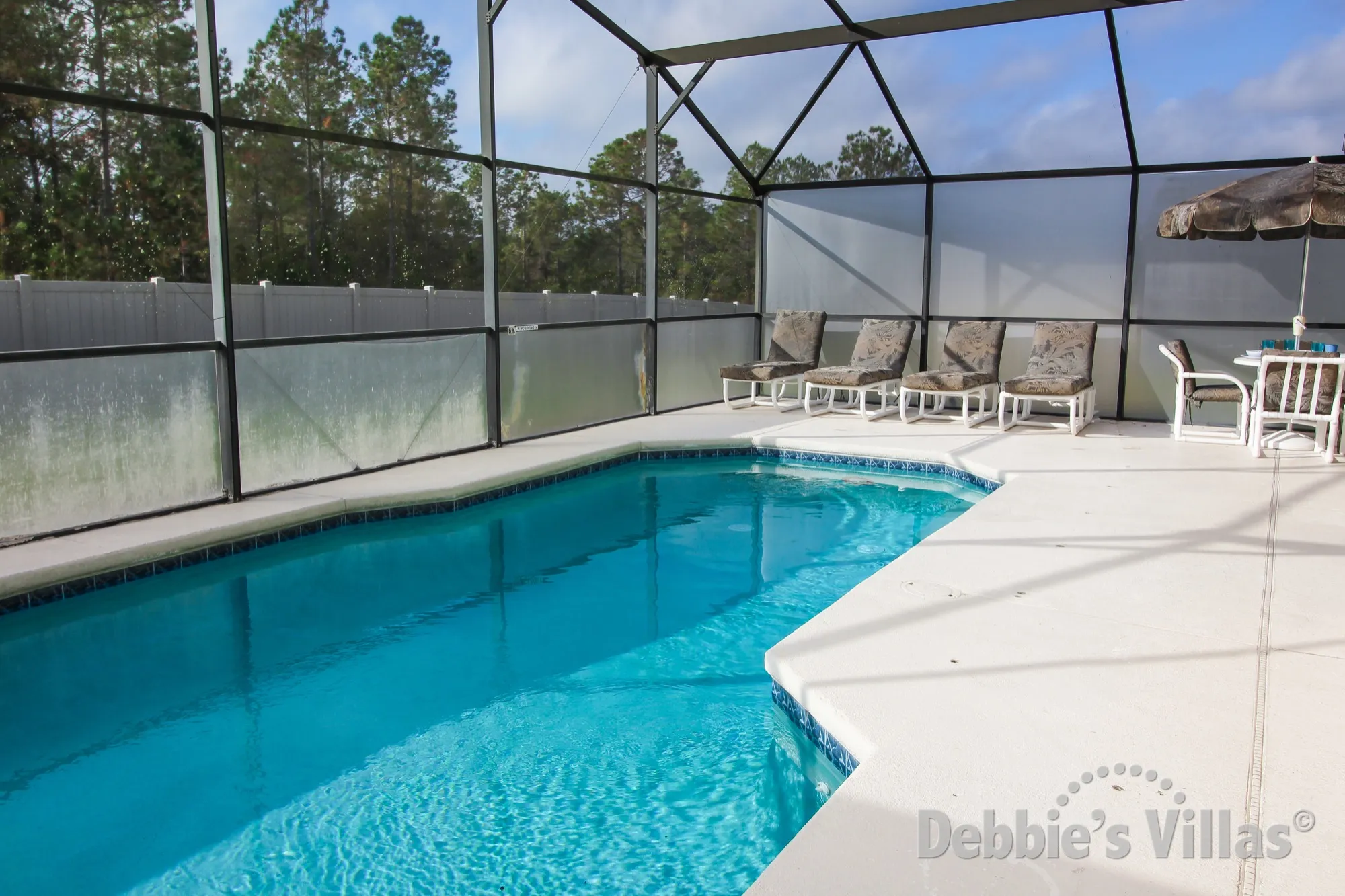 Davenport villa on a gated community with a private south-facing ool