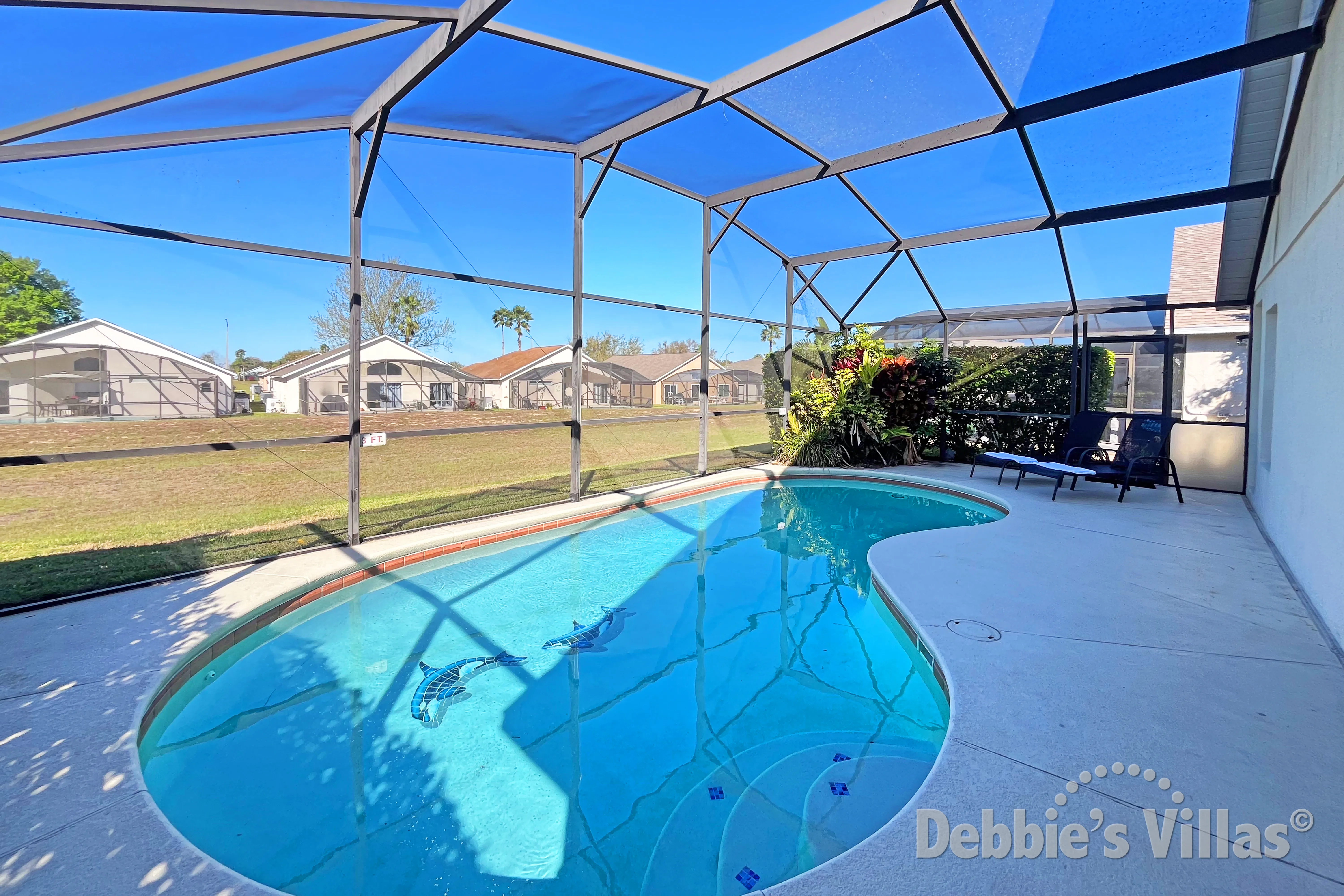 Private villa with a west-facing private pool on the gated community of Westridge in Davenport