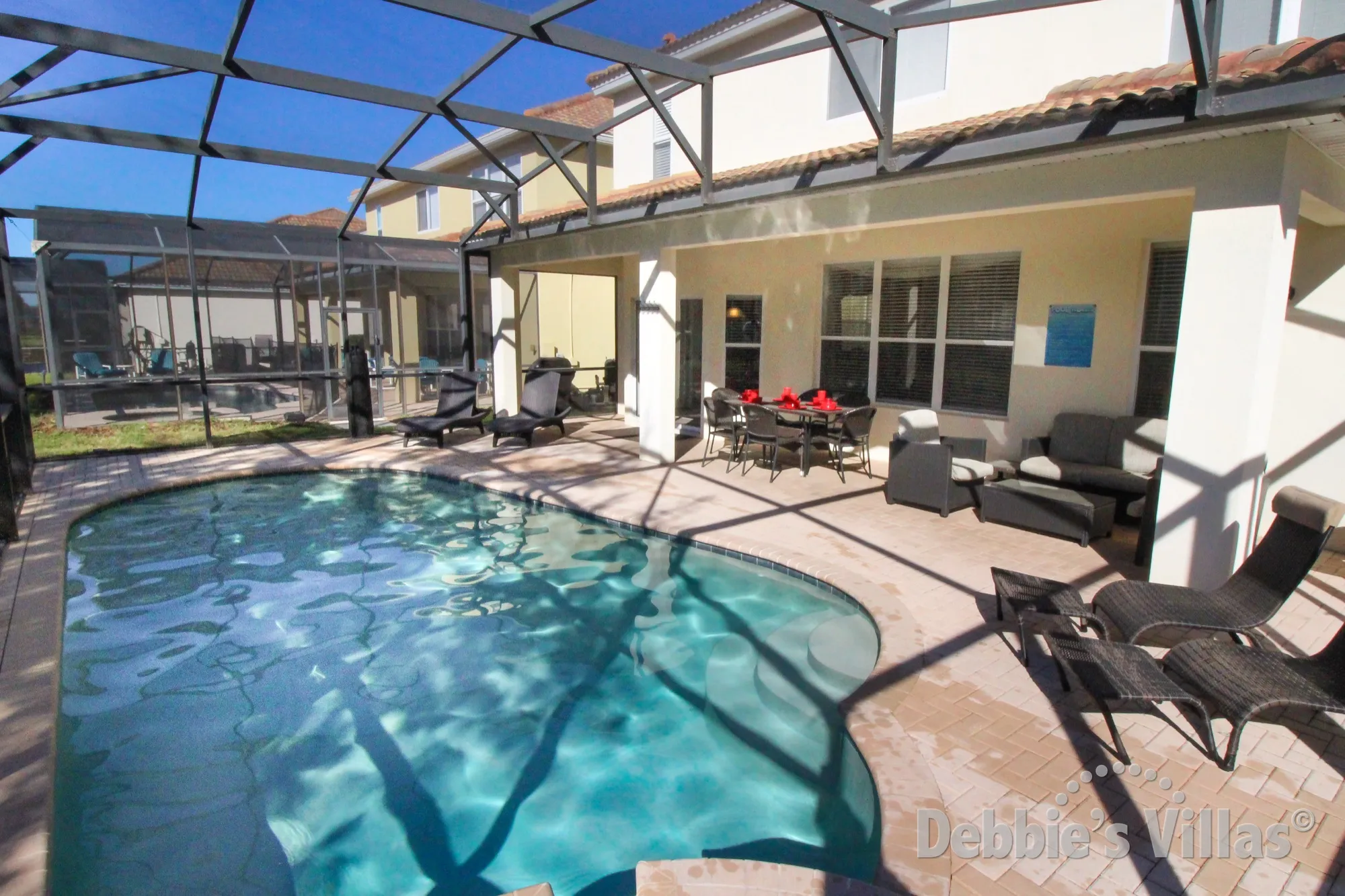 Easy access steps into the pool on Windsor Hills