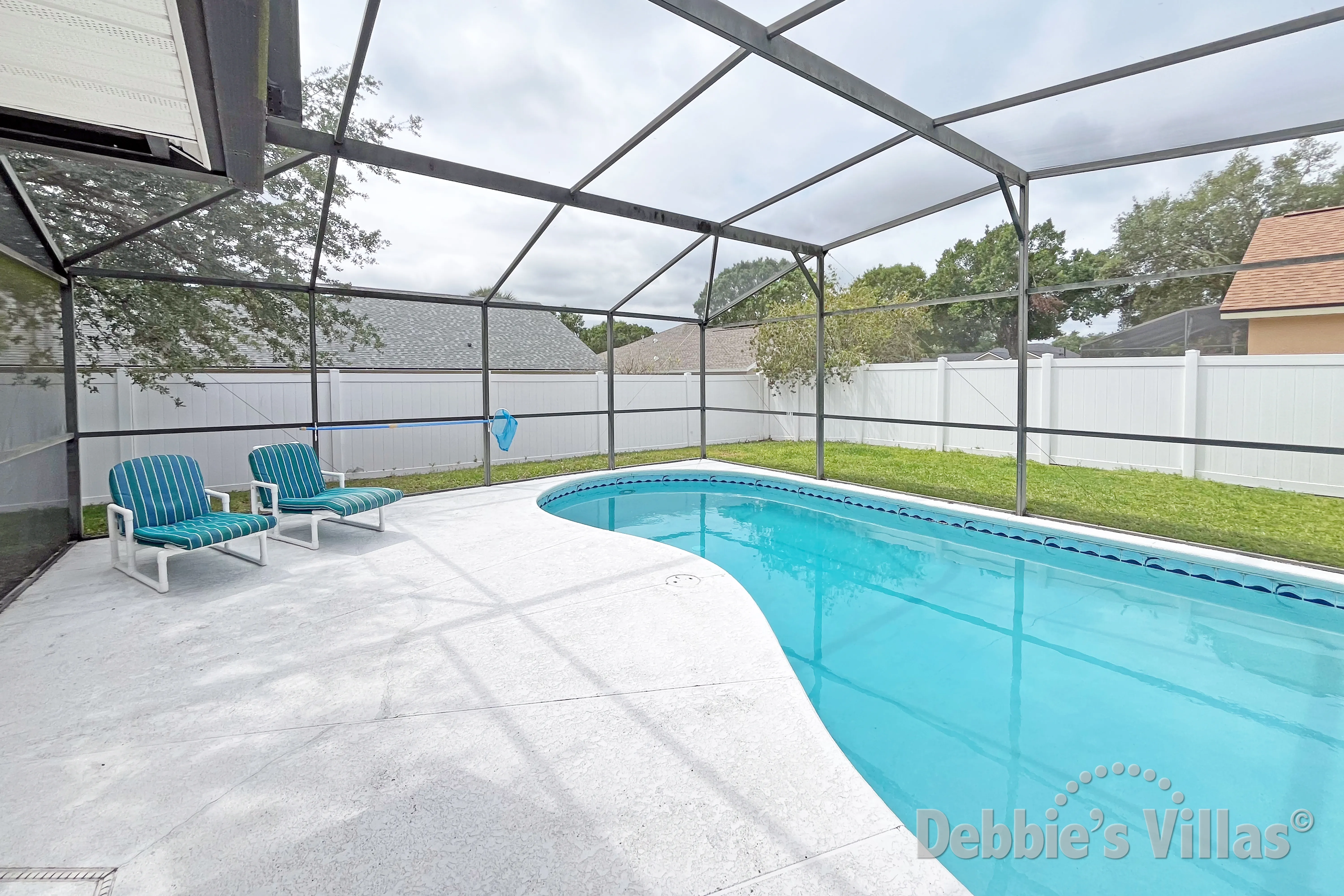 Good privacy at the south-facing private pool so you can relax and enjoy yourself in peace