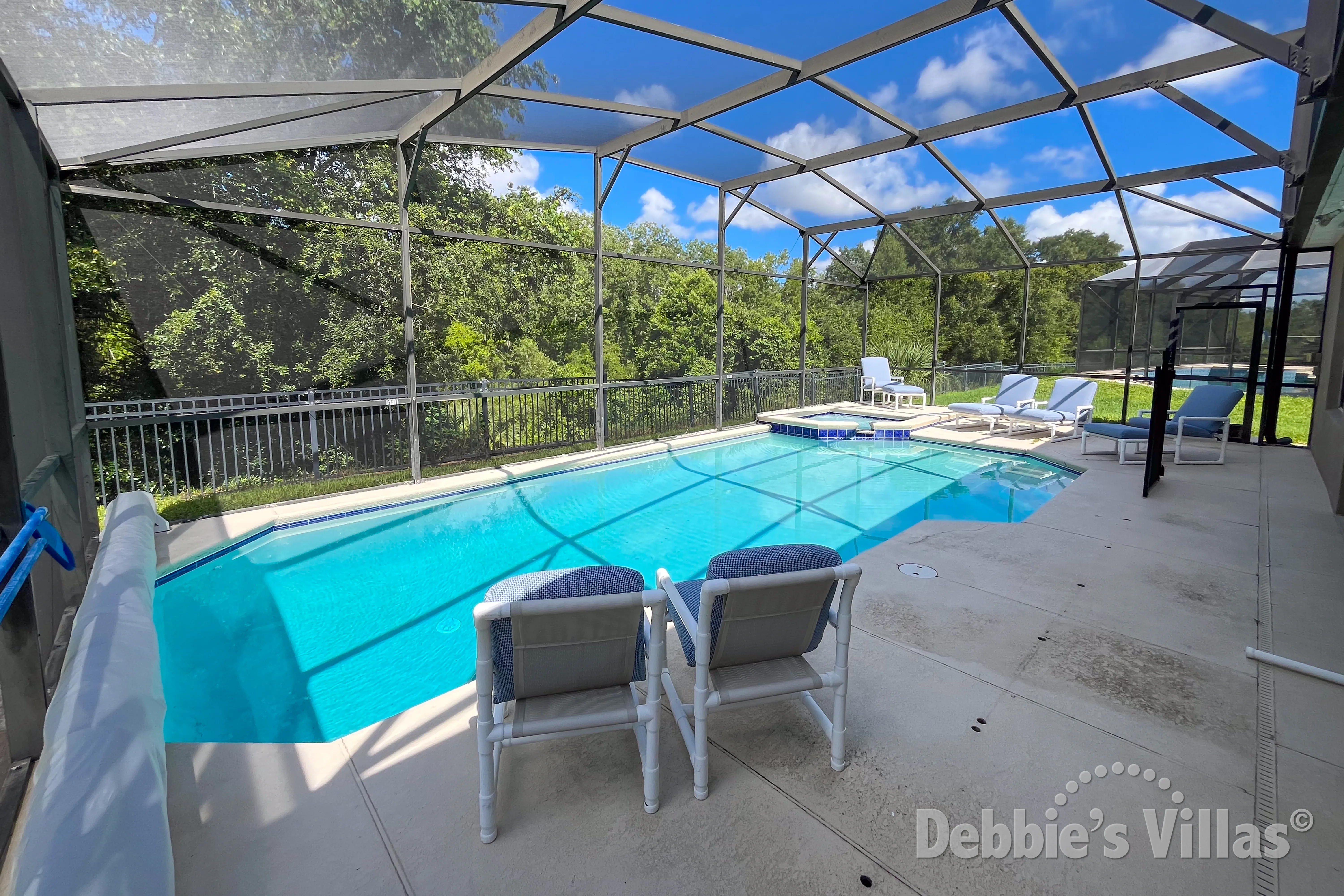 Southwest-facing private pool and spa in this vacation villa on Windsor Palms in Kissimmee