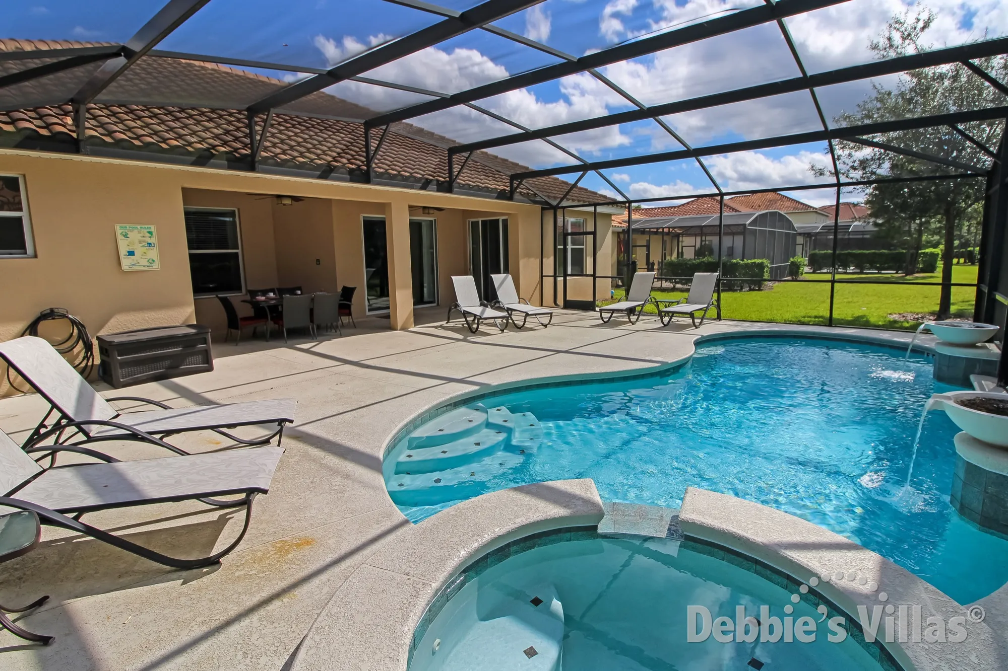 Easy access steps into the pool and spa on Solterra