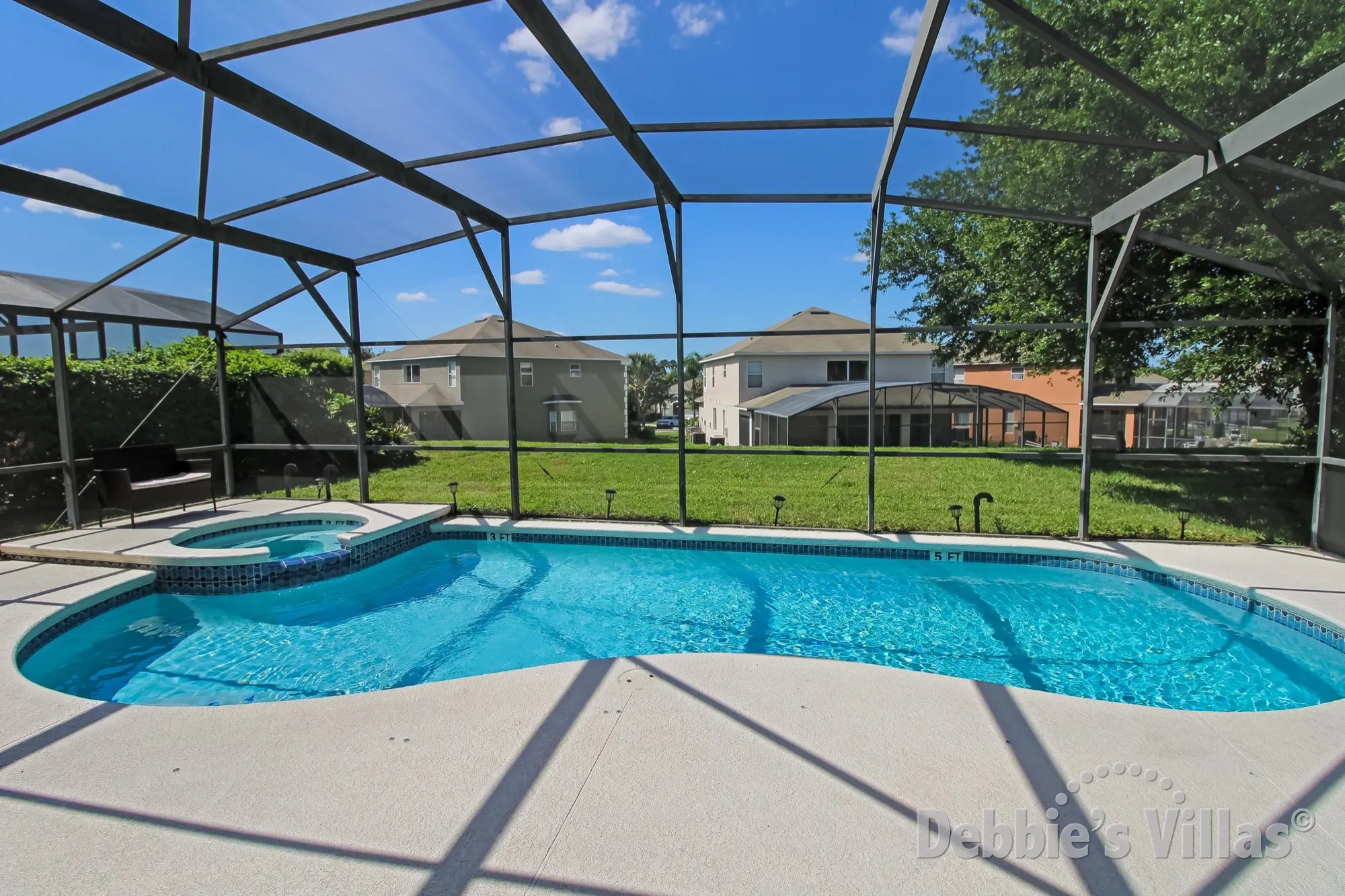 Good privacy around the pool on Emerald Island