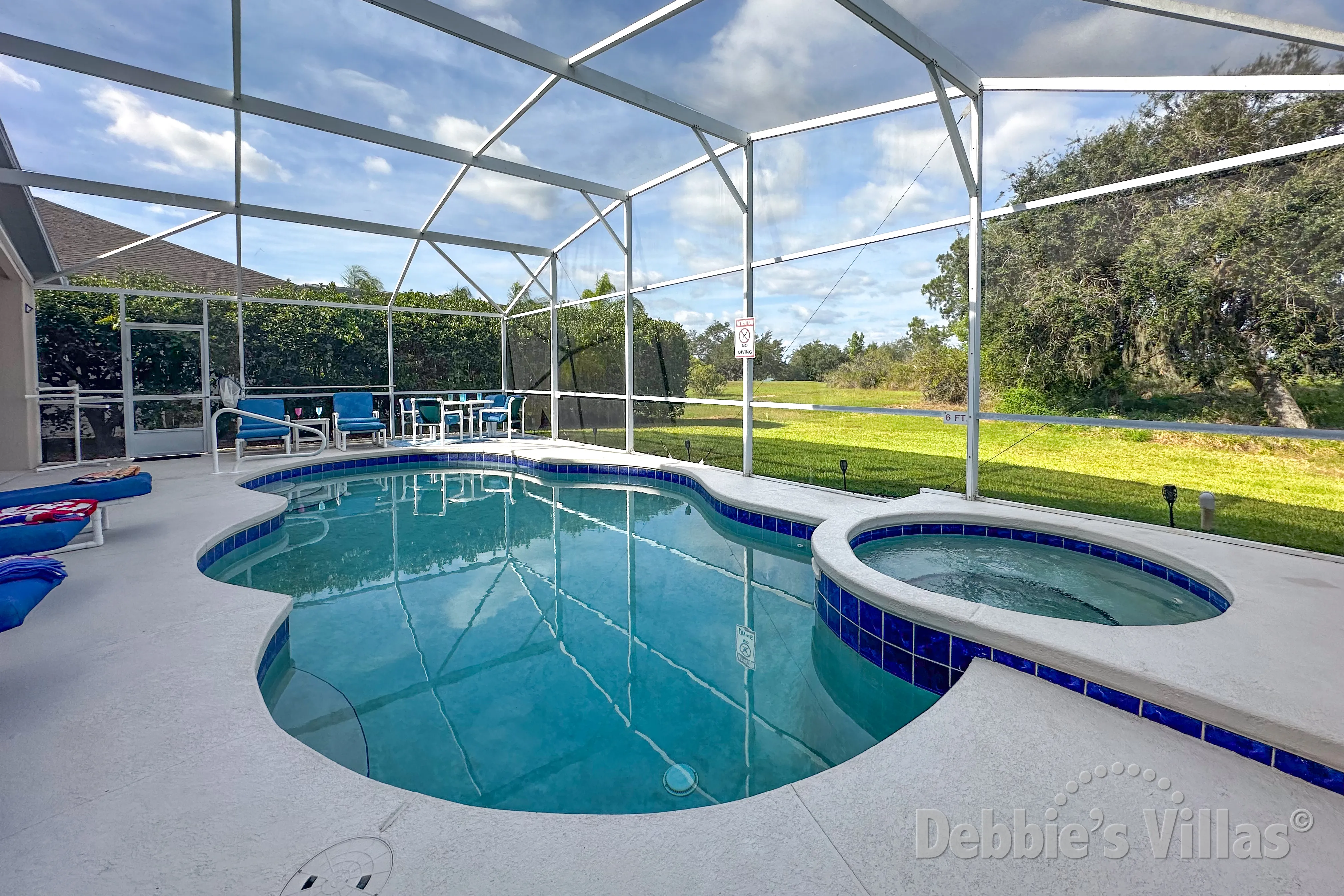 West-facing pool and spa at this vacation villa on Highlands Reserve in Davenport