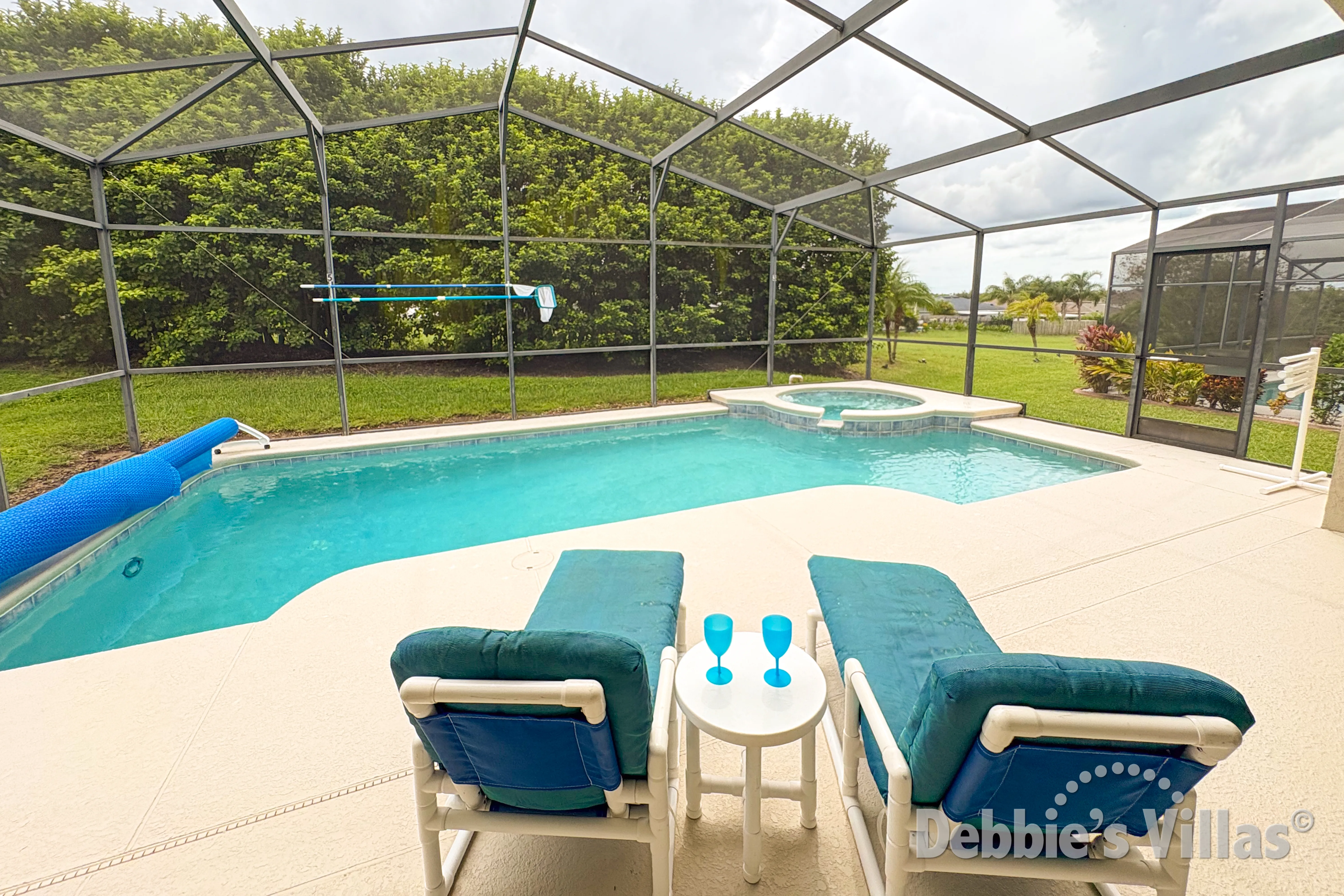 South-facing pool and spa at this vacation villa on West Stonebridge in Davenport 