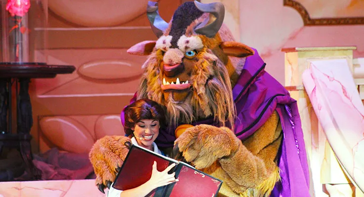 Your favourite Disney characters come to life on stage at Disney World!