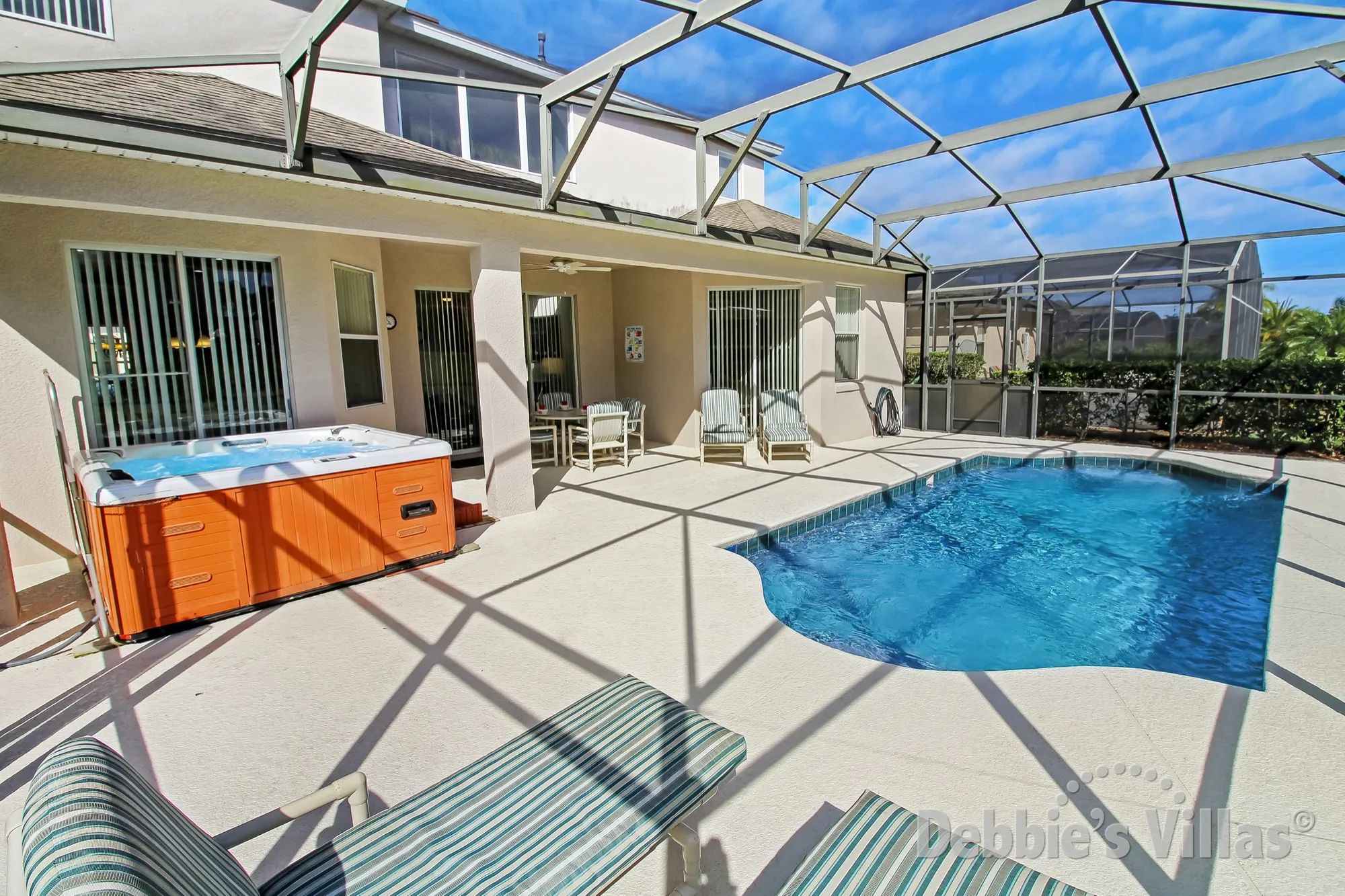 Sunny pool deck and freestanding hot tub in Calabay Parc villa